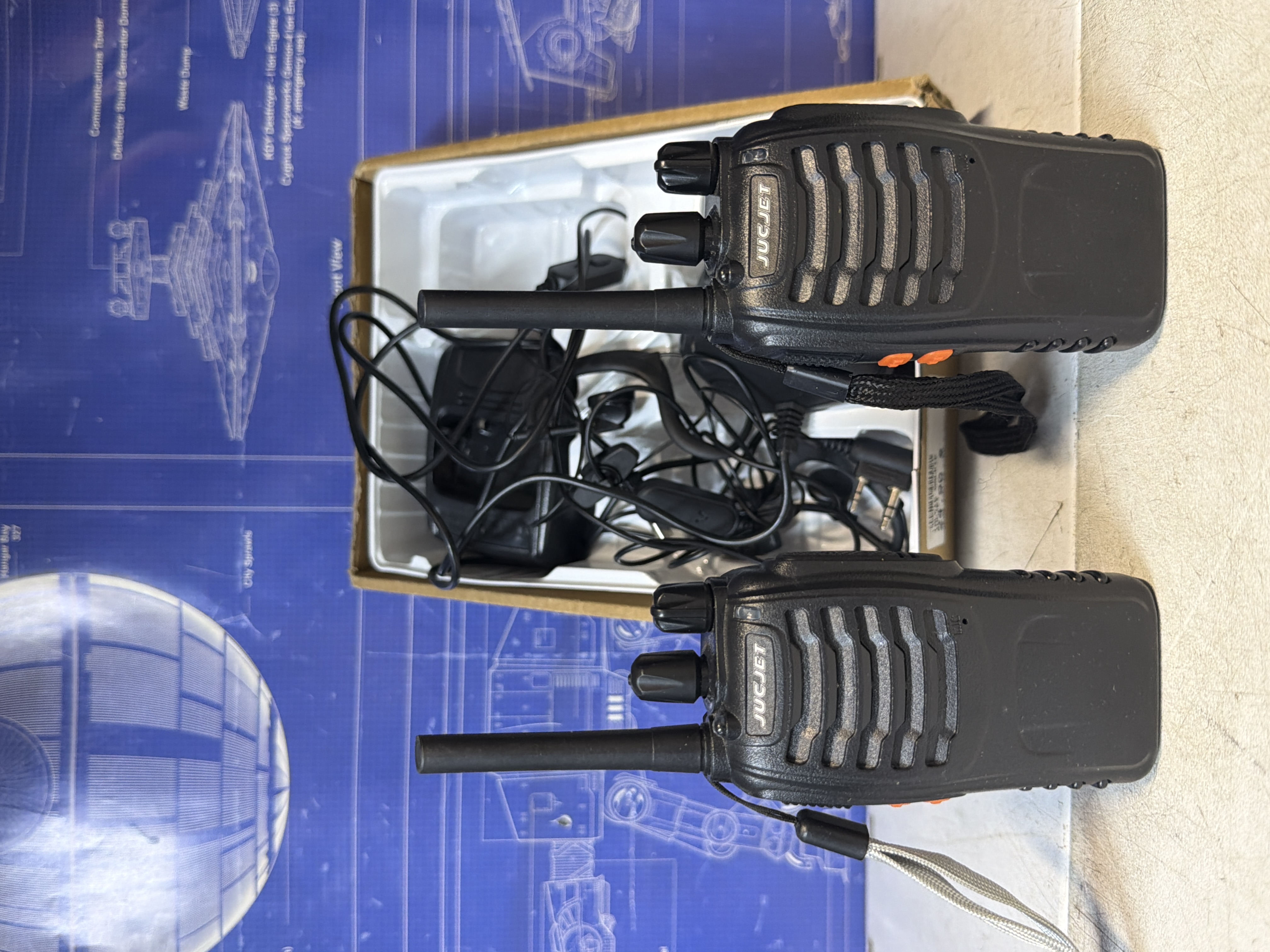Lot de 2 talkies-walkies Jucjet avec chargeurs