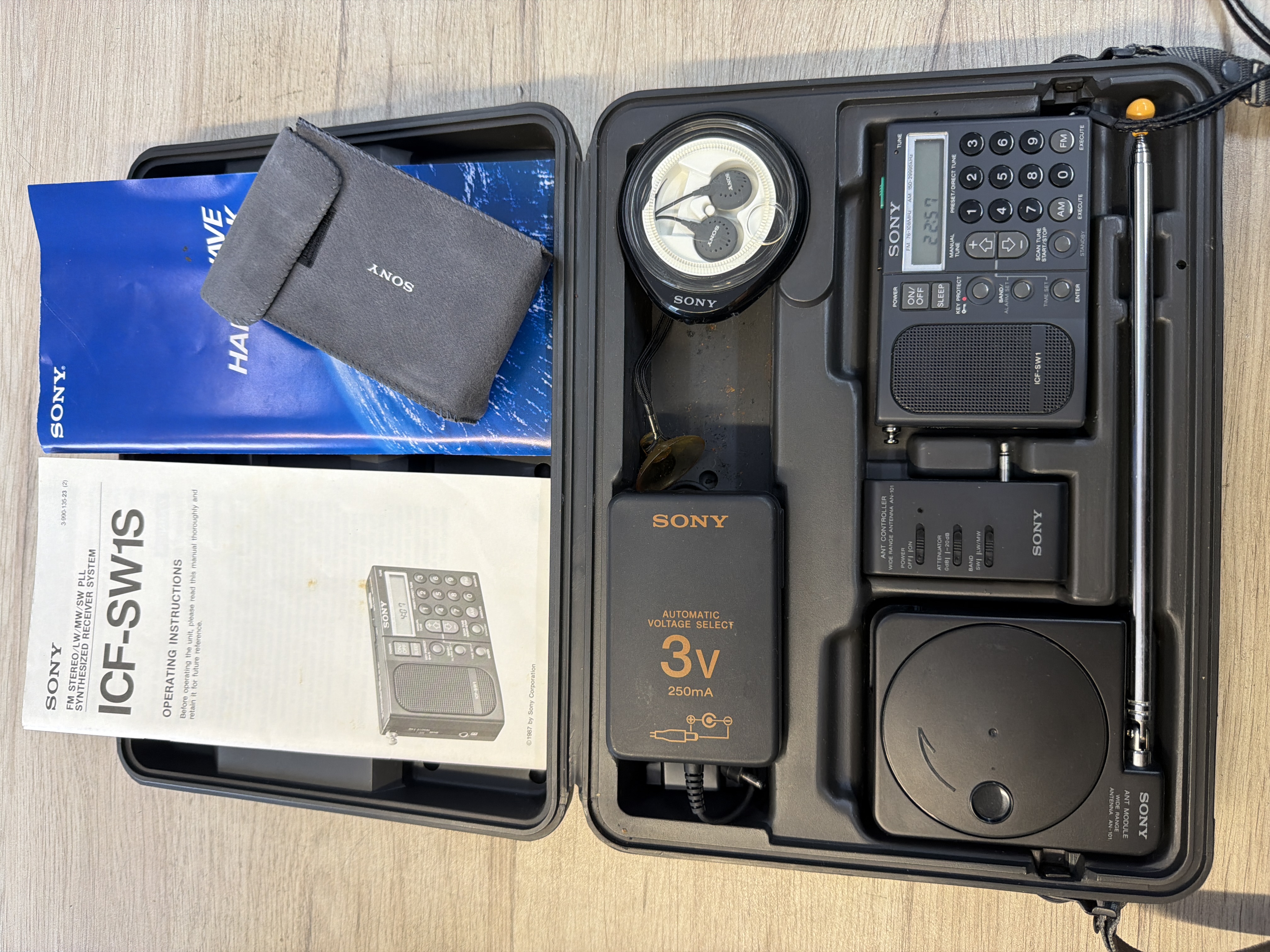 Sony ICF-SW1S récepteur radio world band complet avec étui