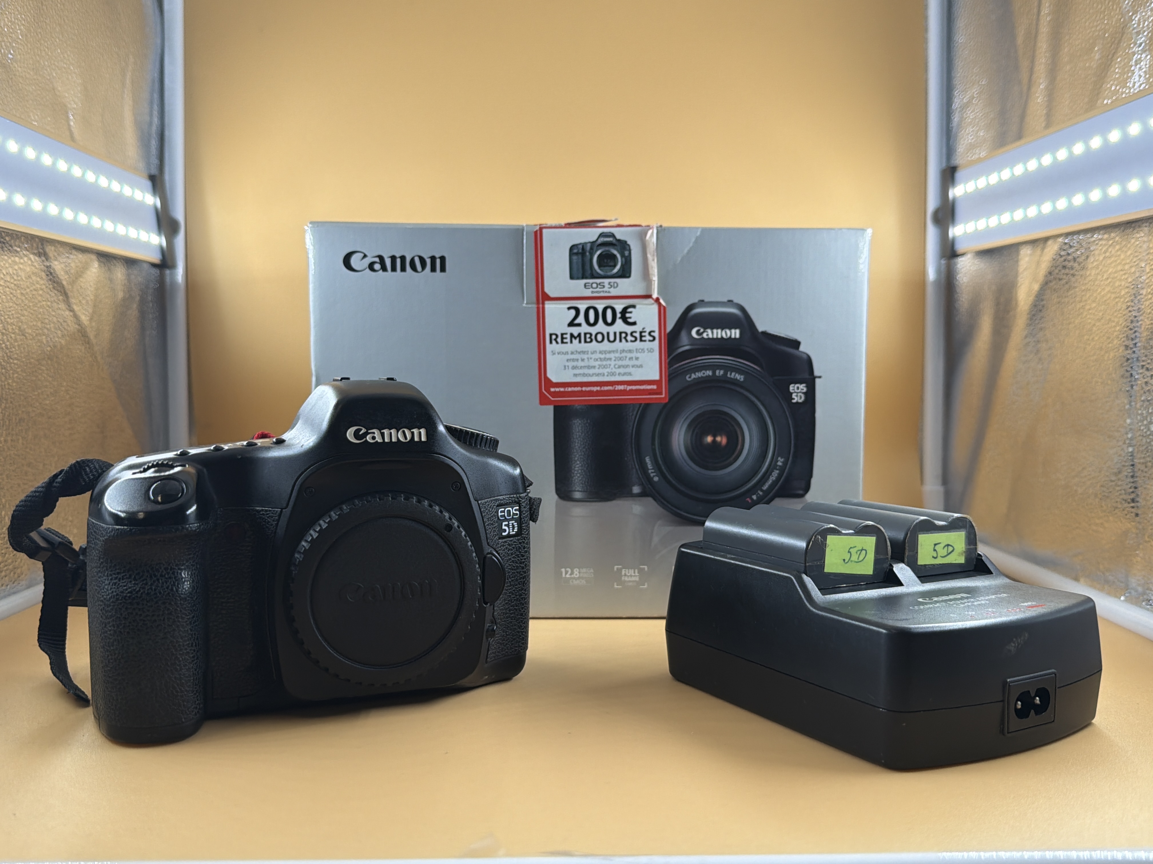 Canon EOS 5D boîtier reflex plein format avec chargeur et 2 batteries