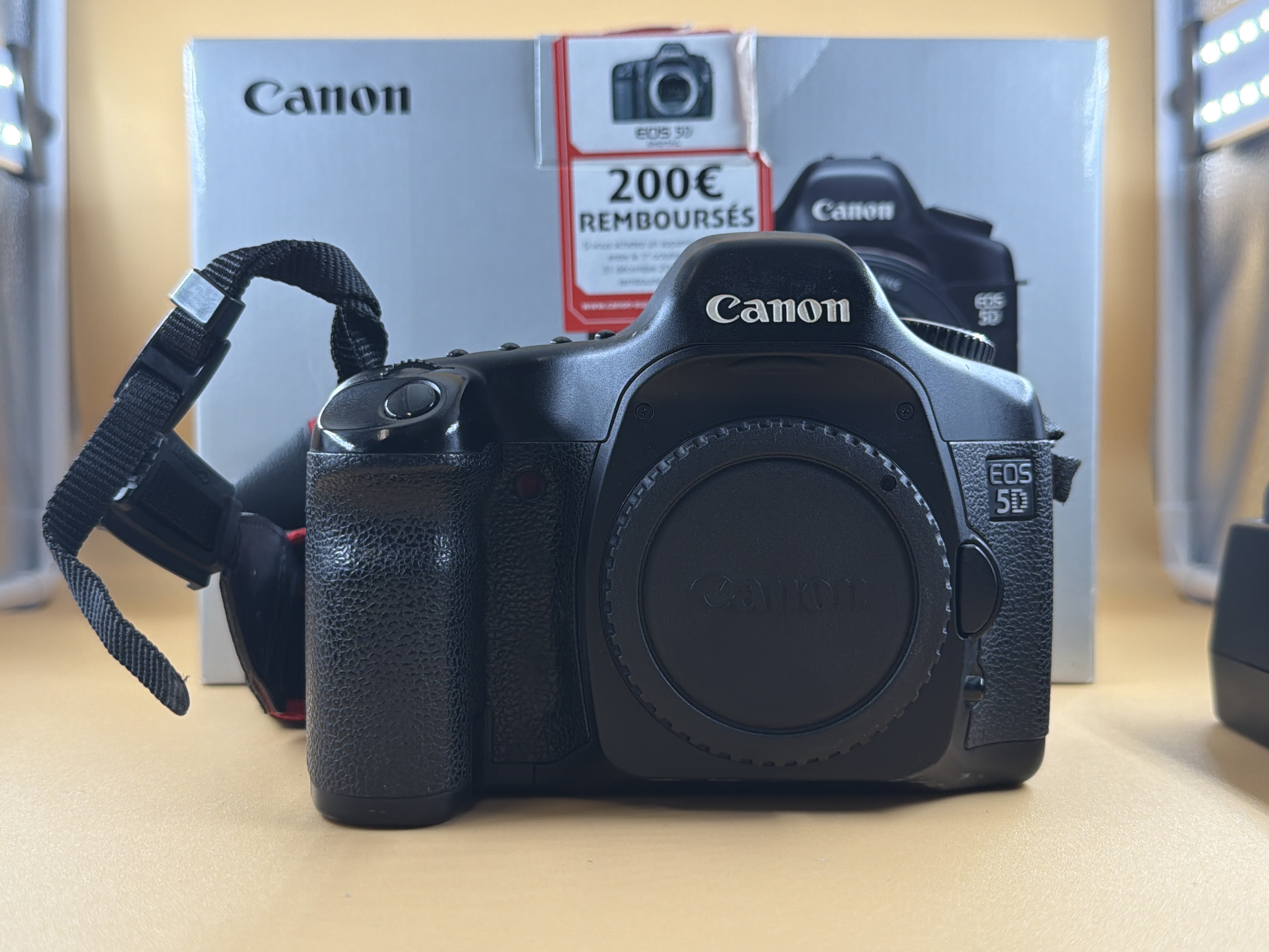 Canon EOS 5D boîtier reflex plein format avec chargeur et 2 batteries — photo 2