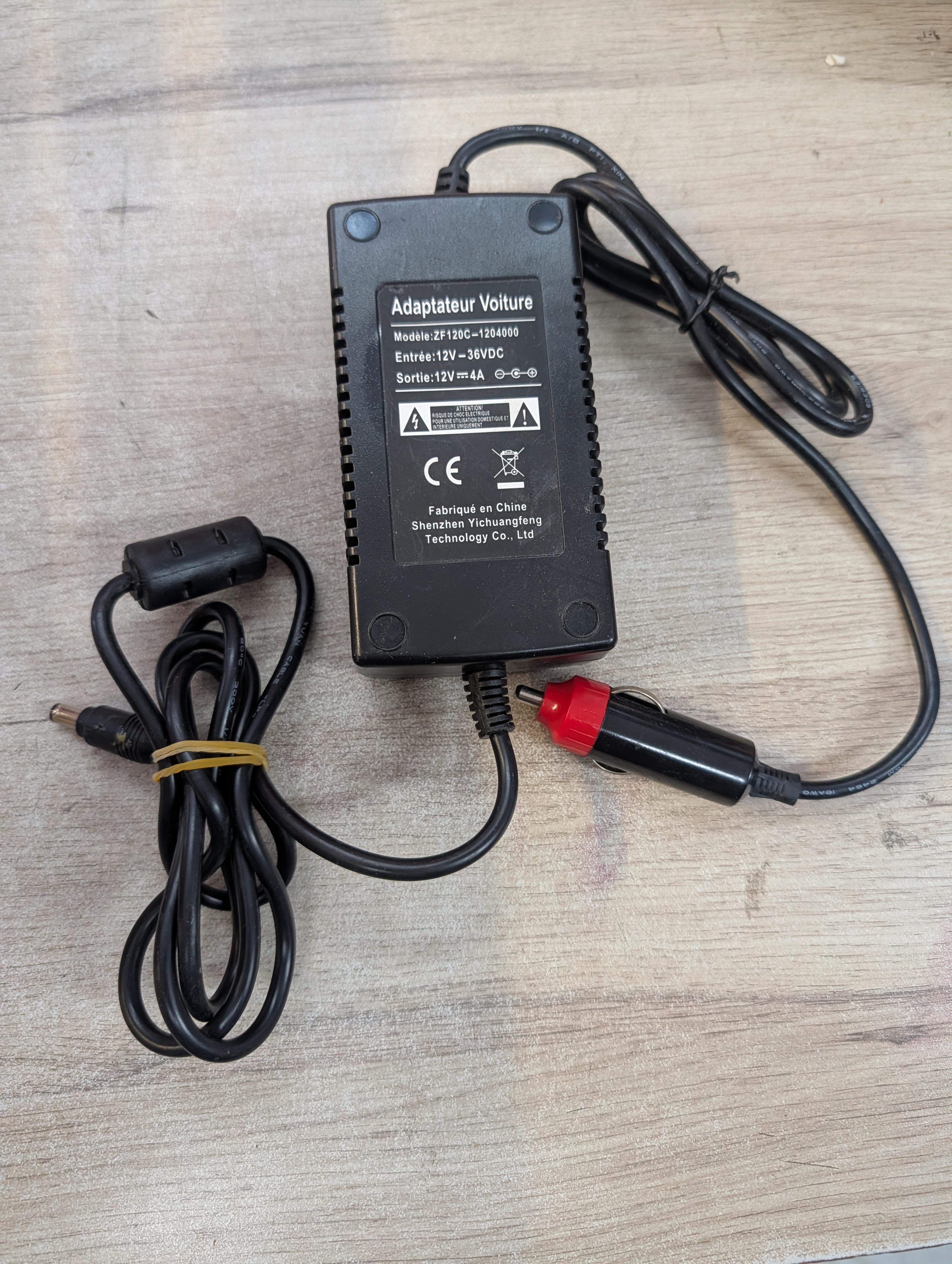 Adaptateur voiture 12V - prise allume-cigare mâle vers connecteur DC (barrel)