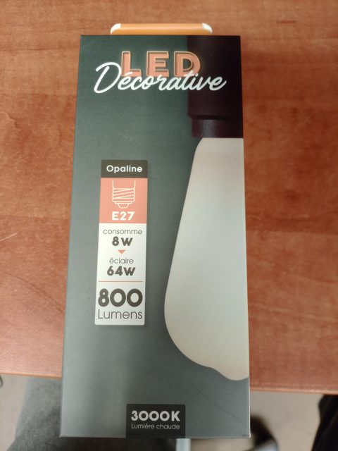Ampoule LED décorative opaline E27 8W 800 lumens 3000K