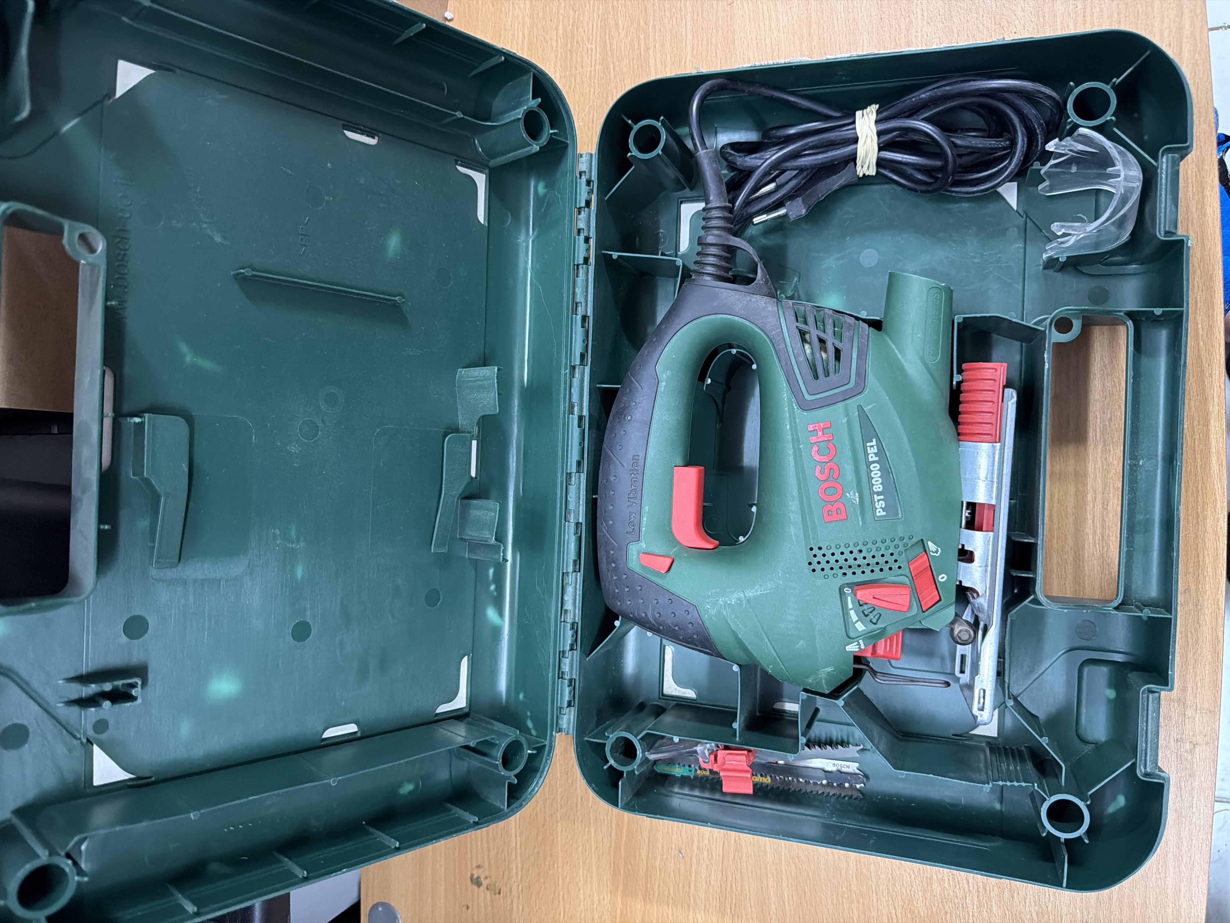 Bosch PST 8000 PEL scie sauteuse filaire 530 W avec coffret