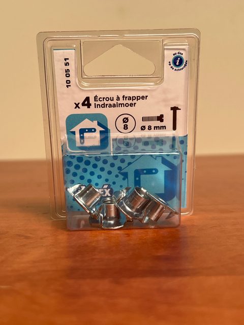 Écrous à frapper Ø8 mm (x4)