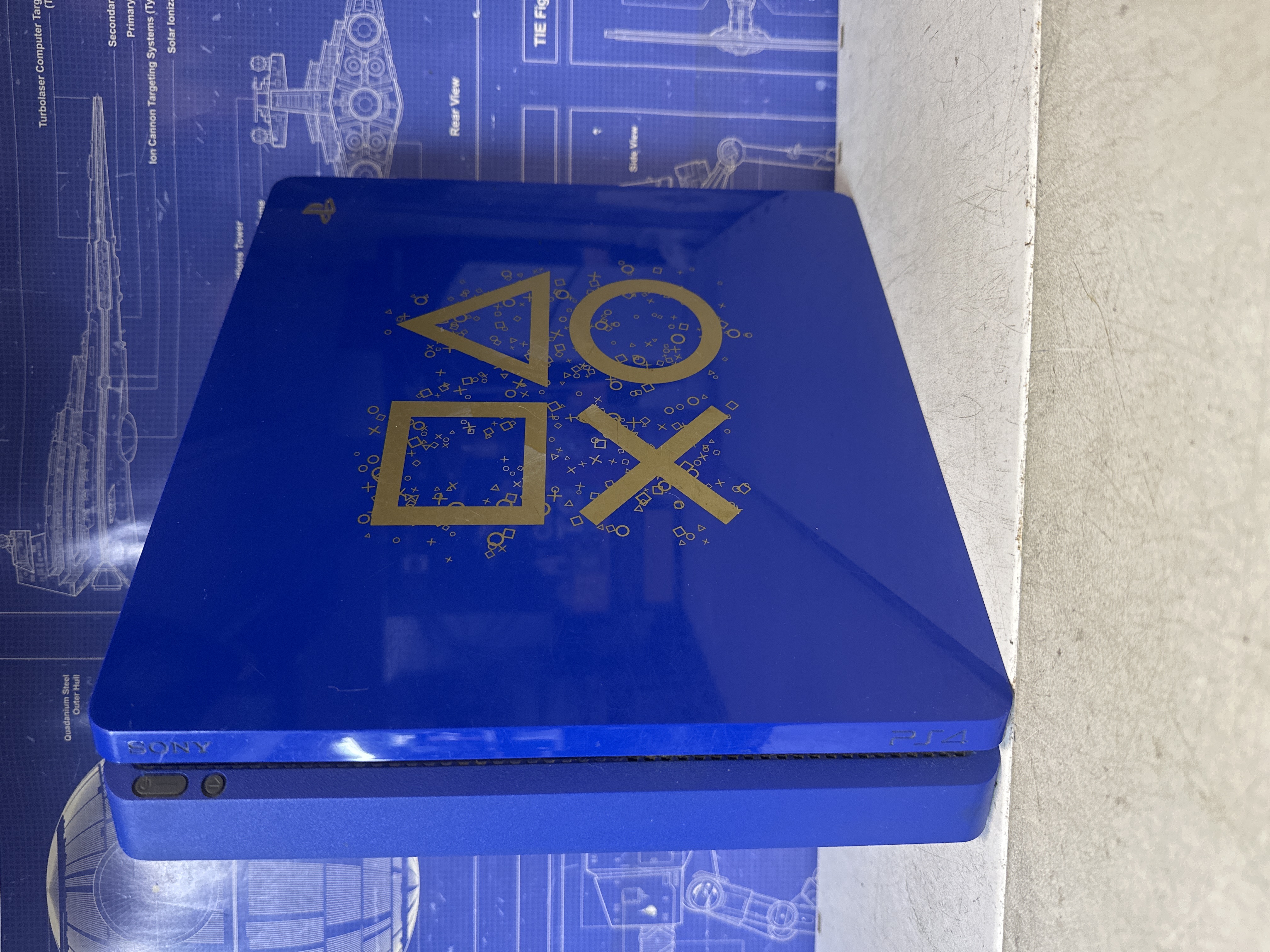 Console PlayStation 4 Slim bleue 500 Go