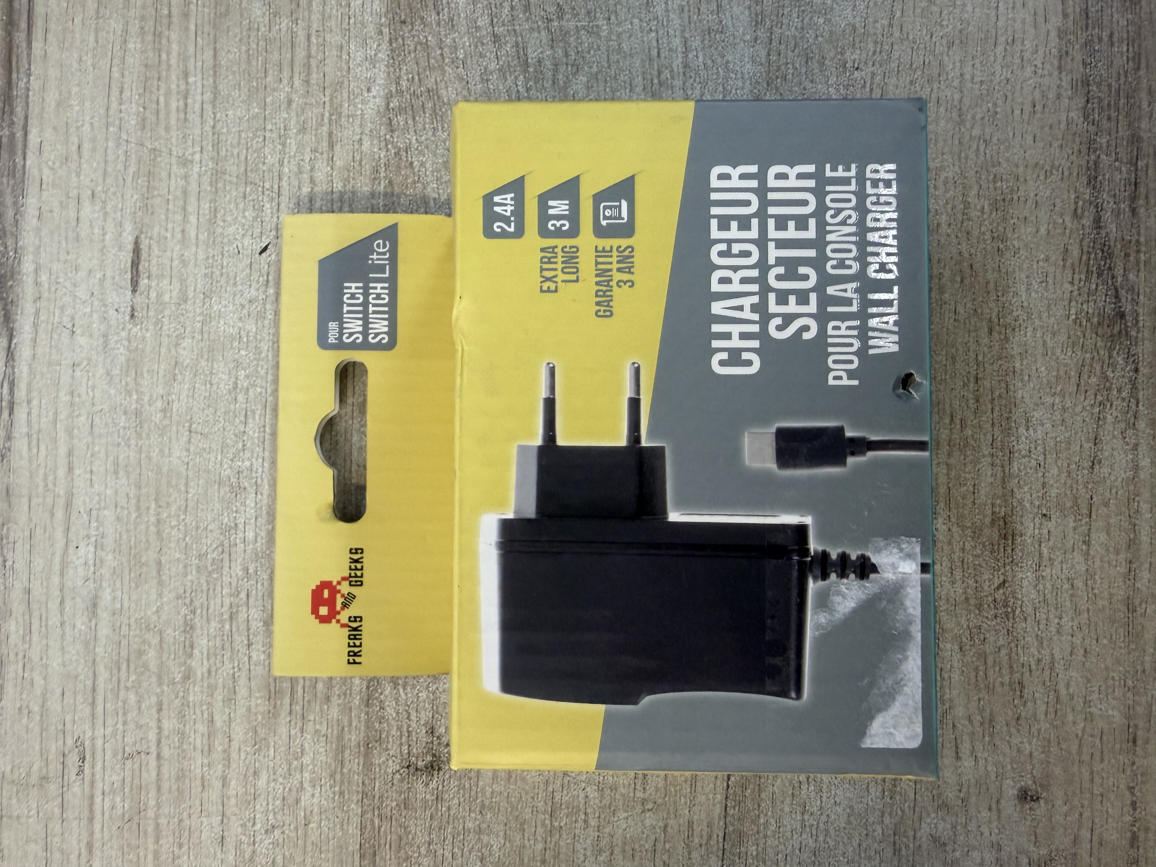 Chargeur secteur Freaks and Geeks pour Nintendo Switch / Switch Lite
