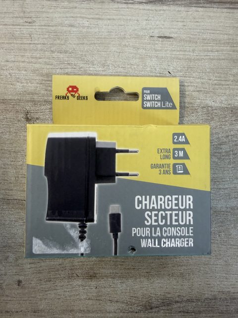 Chargeur secteur Freaks and Geeks pour Nintendo Switch / Switch Lite