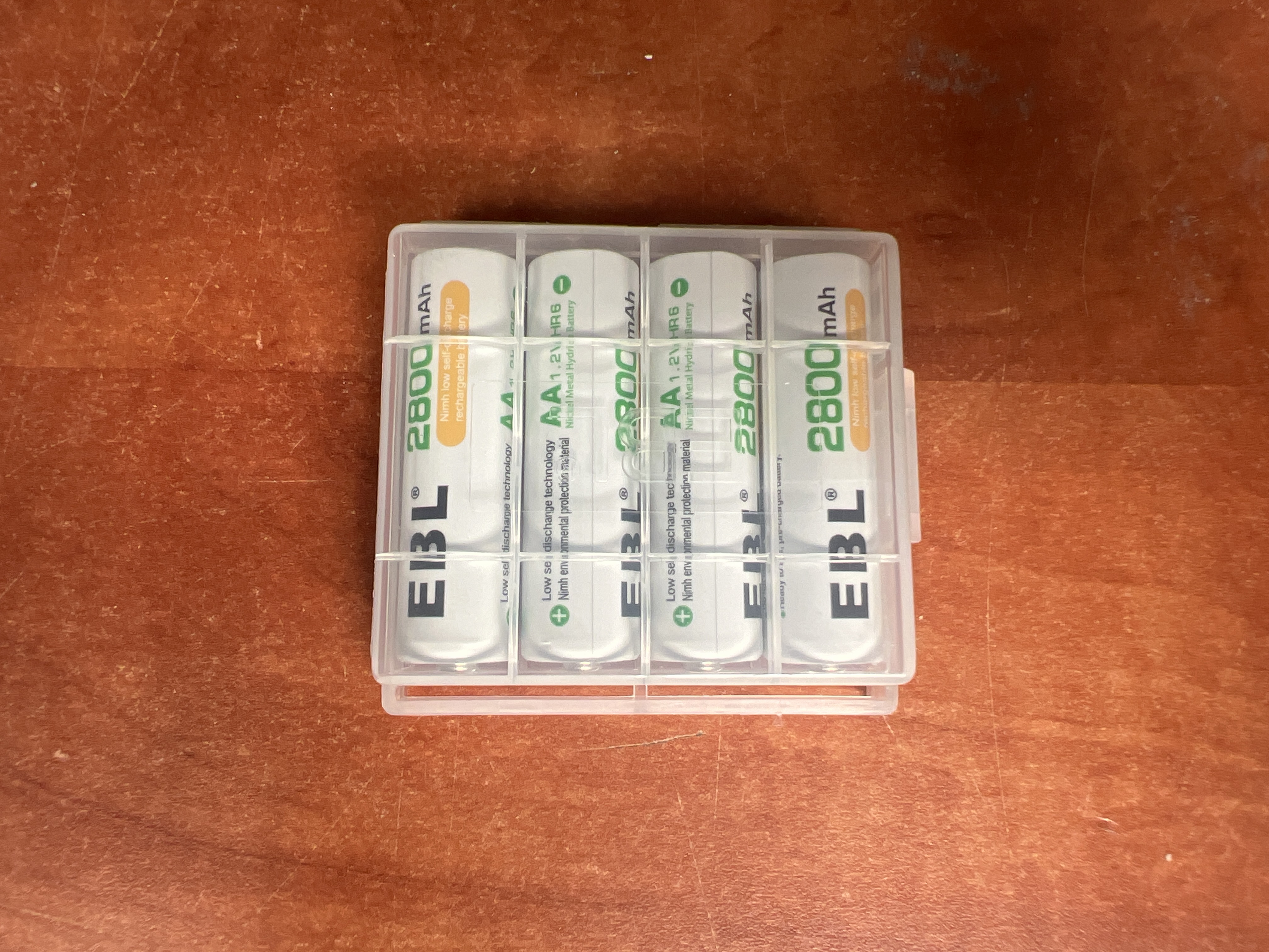 Lot de 4 piles rechargeables AA EBL 2800 mAh avec boîtier