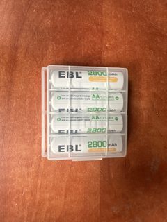 Lot de 4 piles rechargeables AA EBL 2800 mAh avec boîtier
