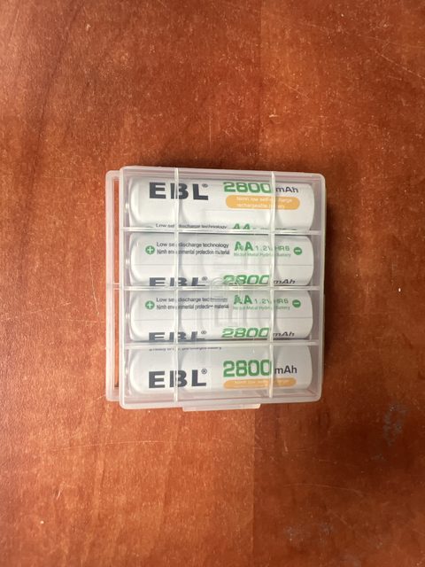 Lot de 4 piles rechargeables AA EBL 2800 mAh avec boîtier