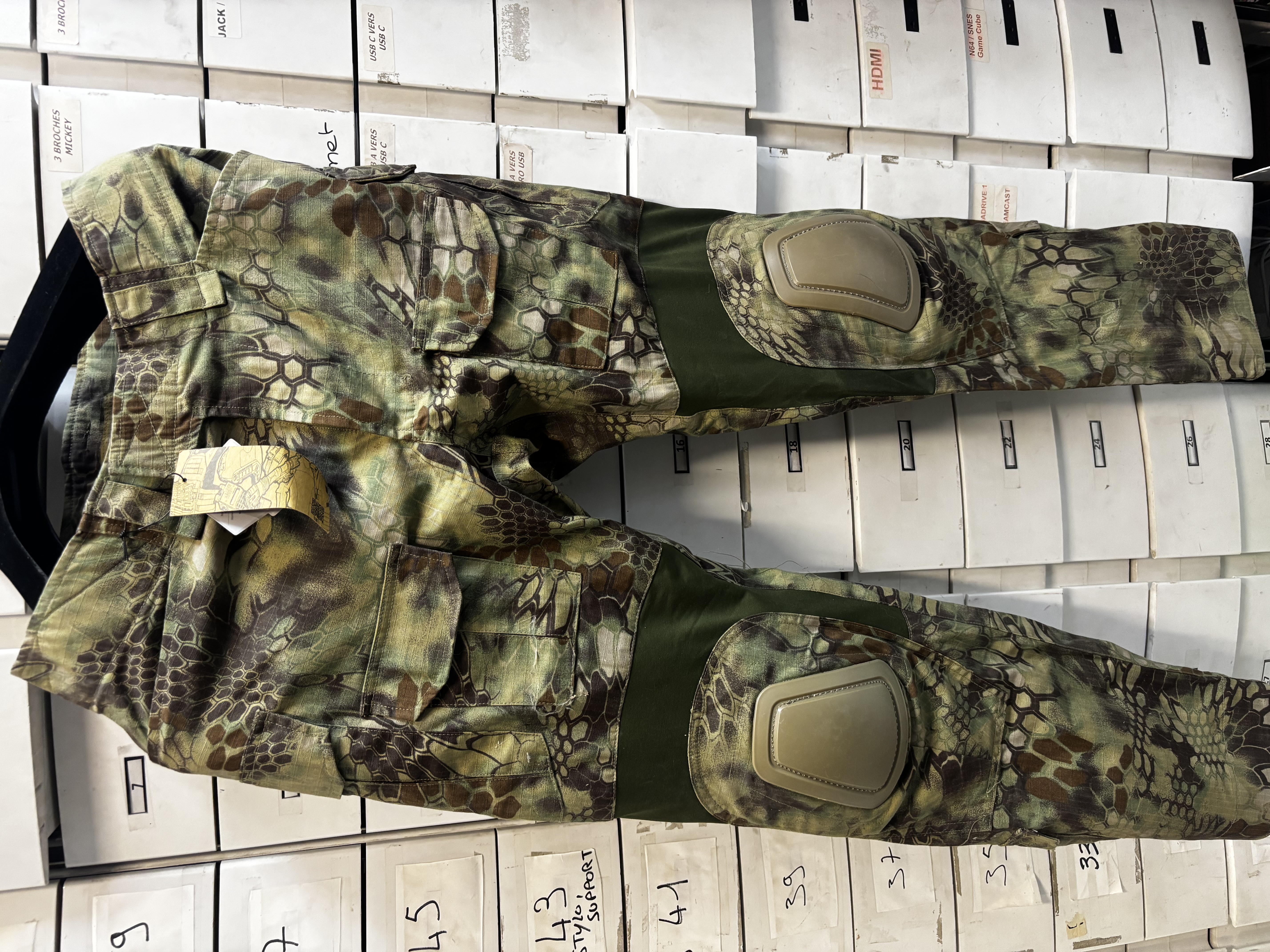 Pantalon tactique camouflage avec genouillères intégrées
