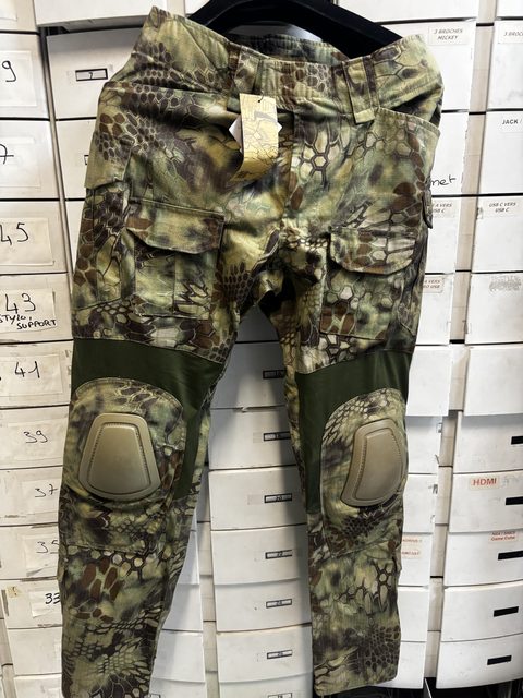Pantalon tactique camouflage avec genouillères intégrées