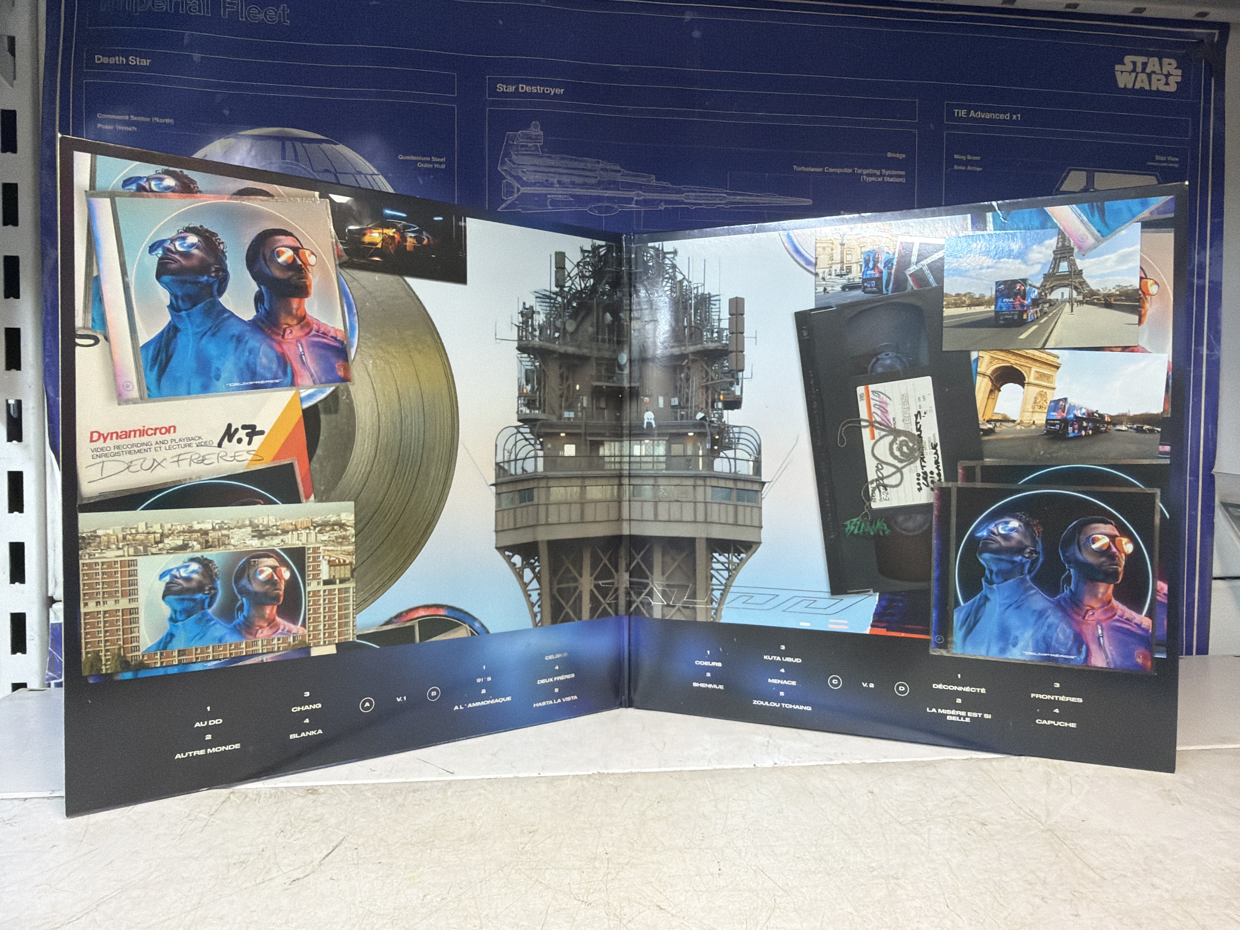 Coffret collector vinyle avec disque dore et livrets