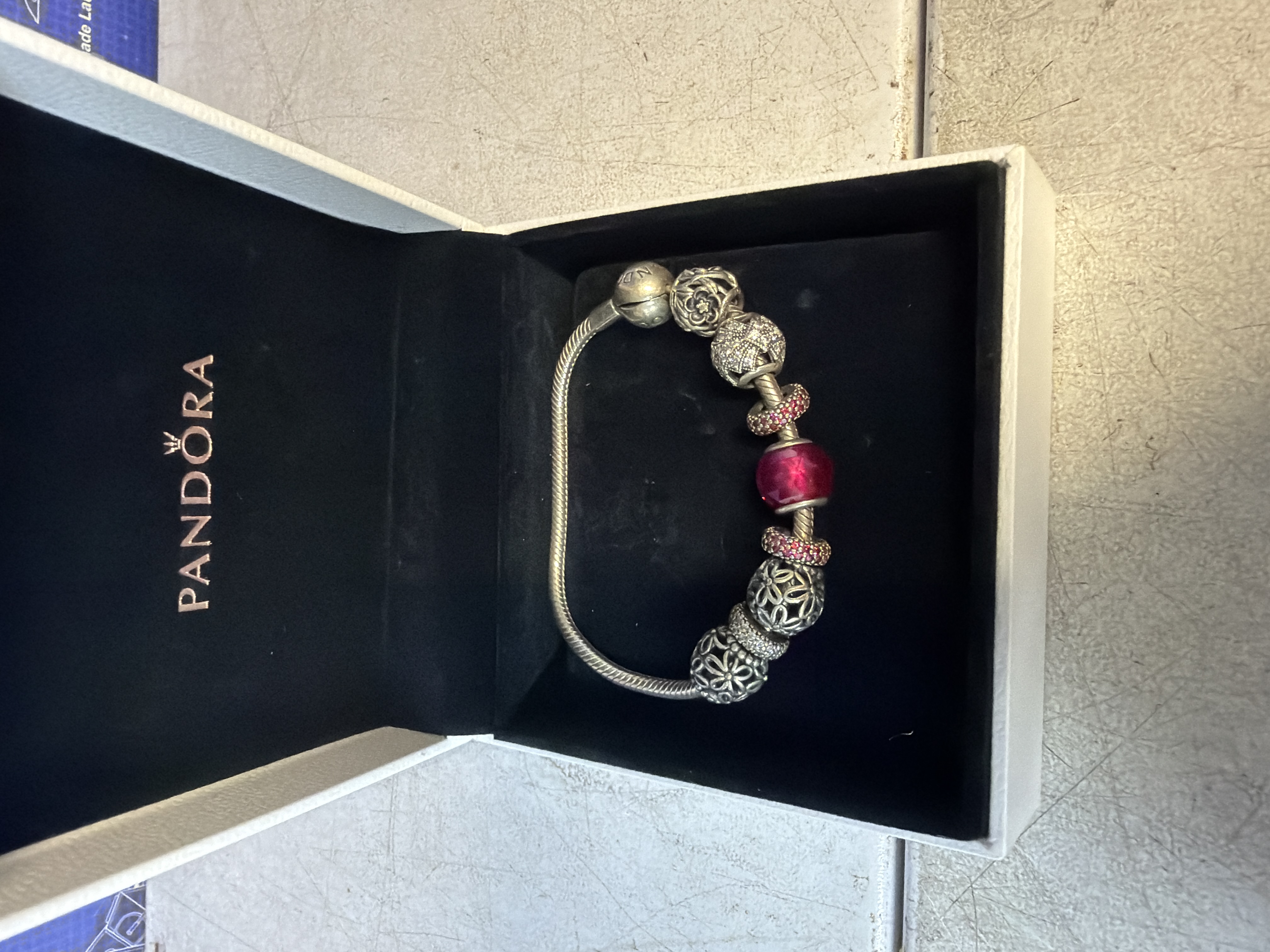 Bracelet Pandora avec charms et perle rose — photo 2