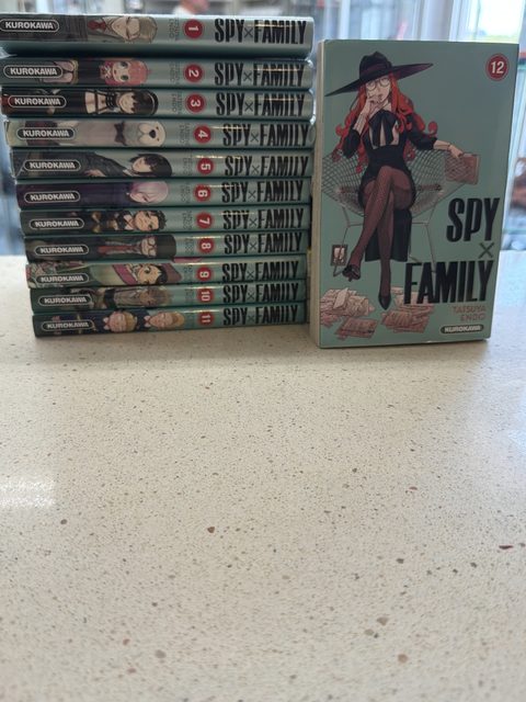 Lot mangas Spy x Family tomes 1 à 12