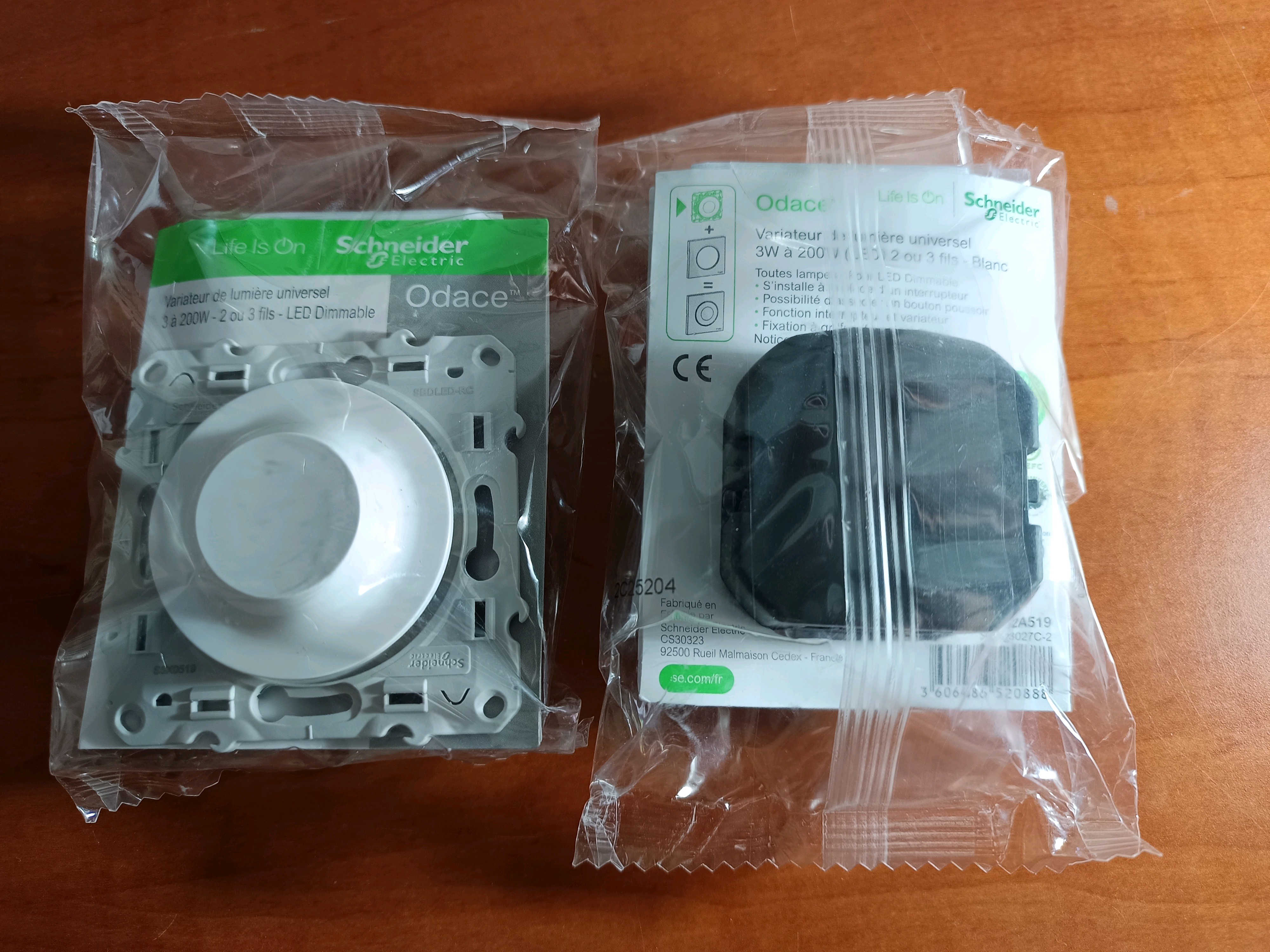 Schneider Electric Odace variateur de lumière universel 3–200 W, 230 V, blanc (LED dimmable)