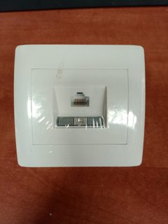 Prise RJ45 murale encastrable blanche