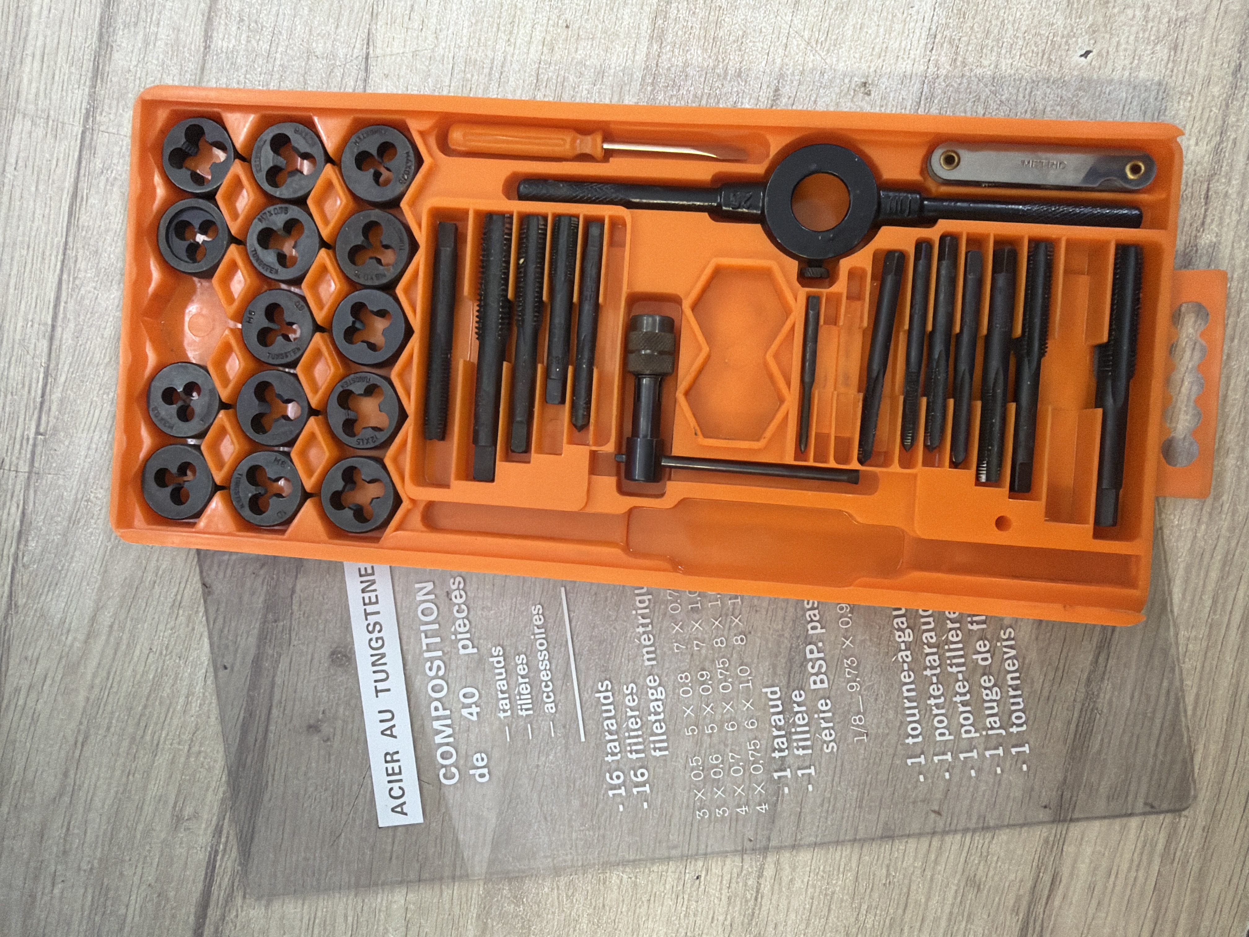 Coffret tarauds filières métriques incomplet