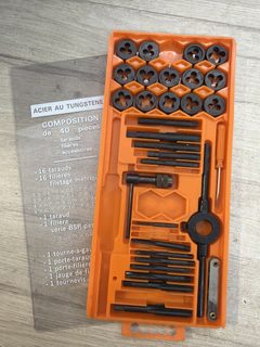Coffret tarauds filières métriques incomplet