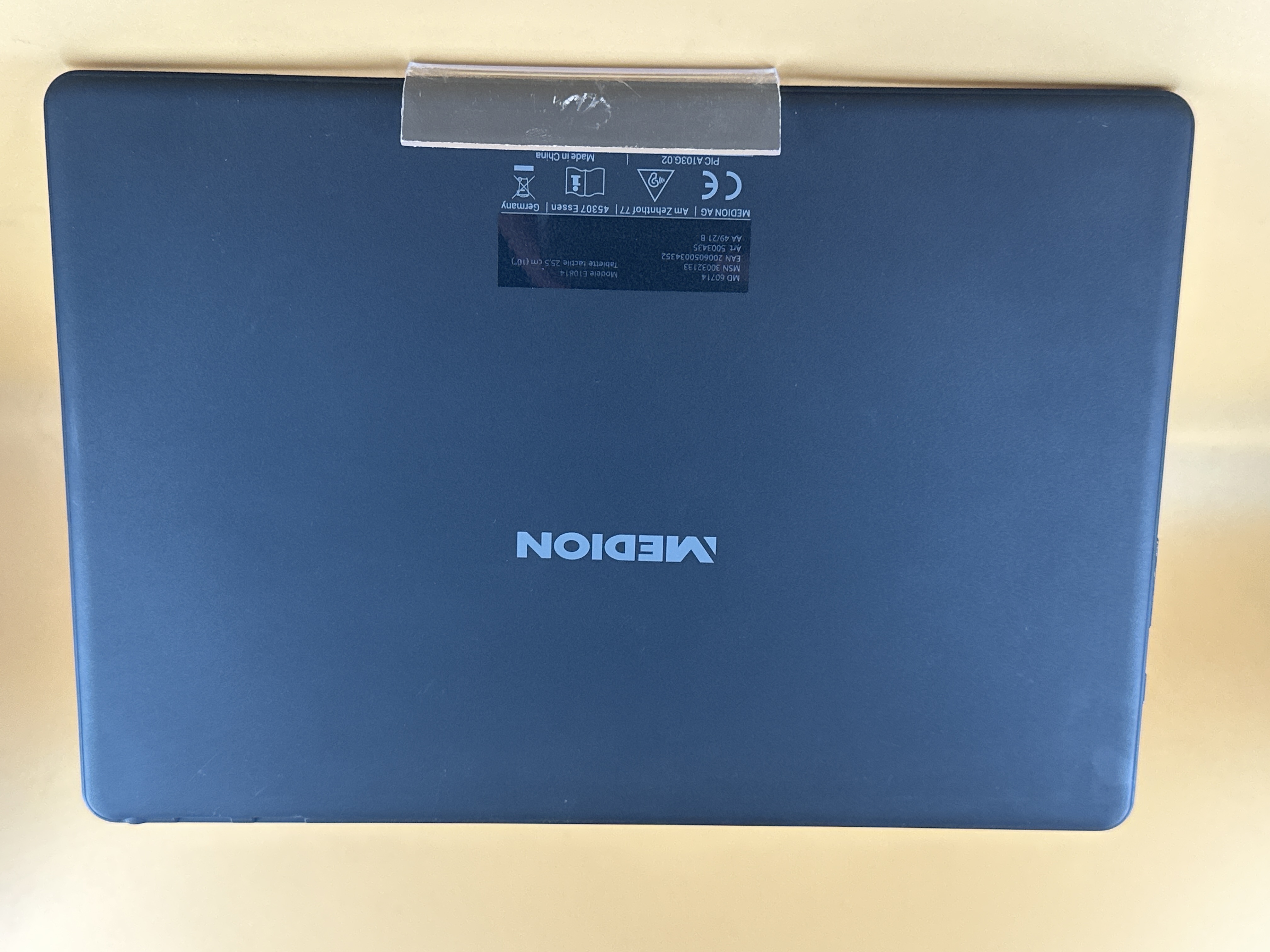 Tablette Medion LifeTab E10814 10 pouces avec housse clavier — photo 2