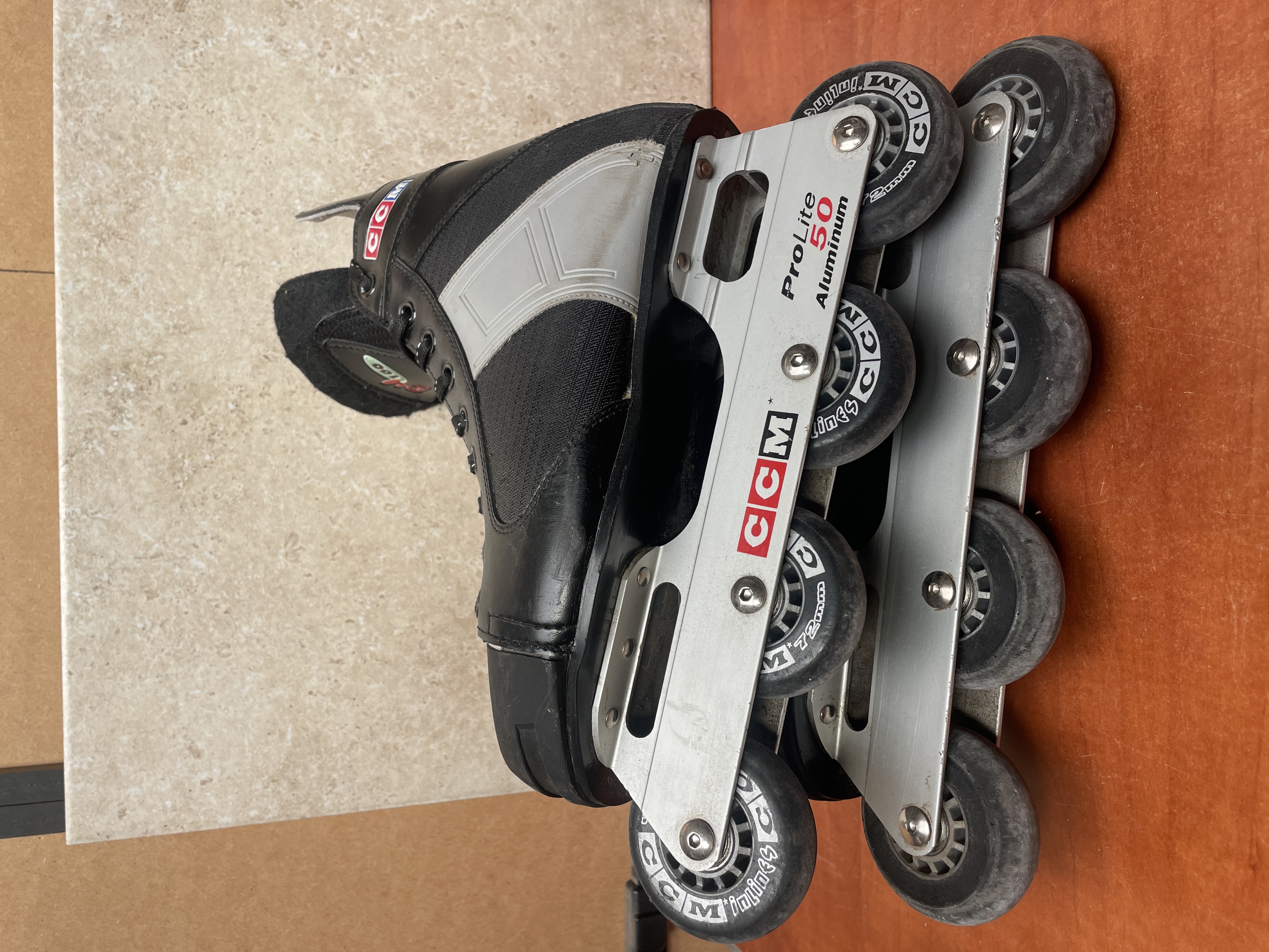 Rollers hockey CCM ProLite Aluminum taille 42 — photo 3