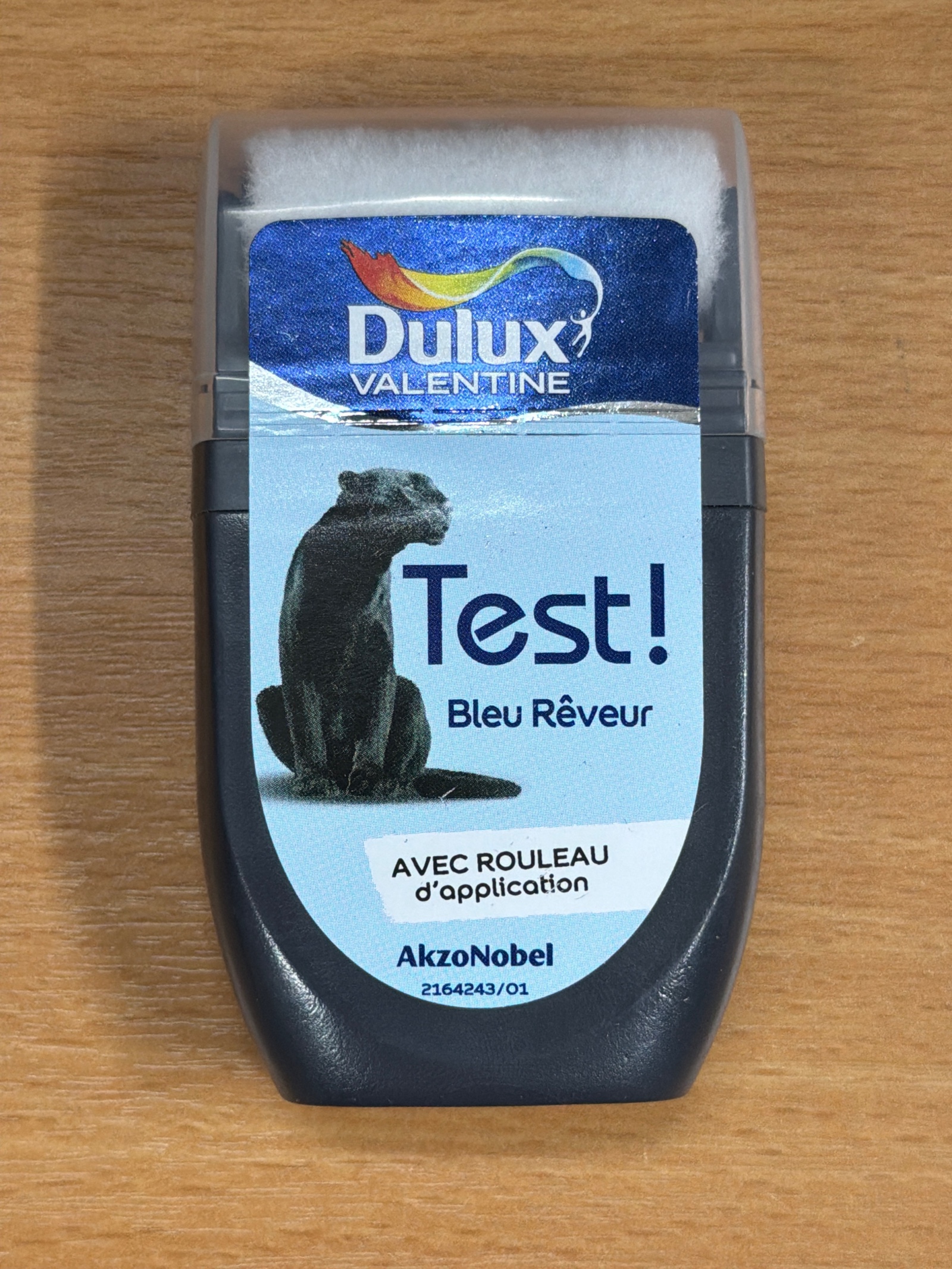 Dulux Valentine Test! Bleu Rêveur avec rouleau d’application