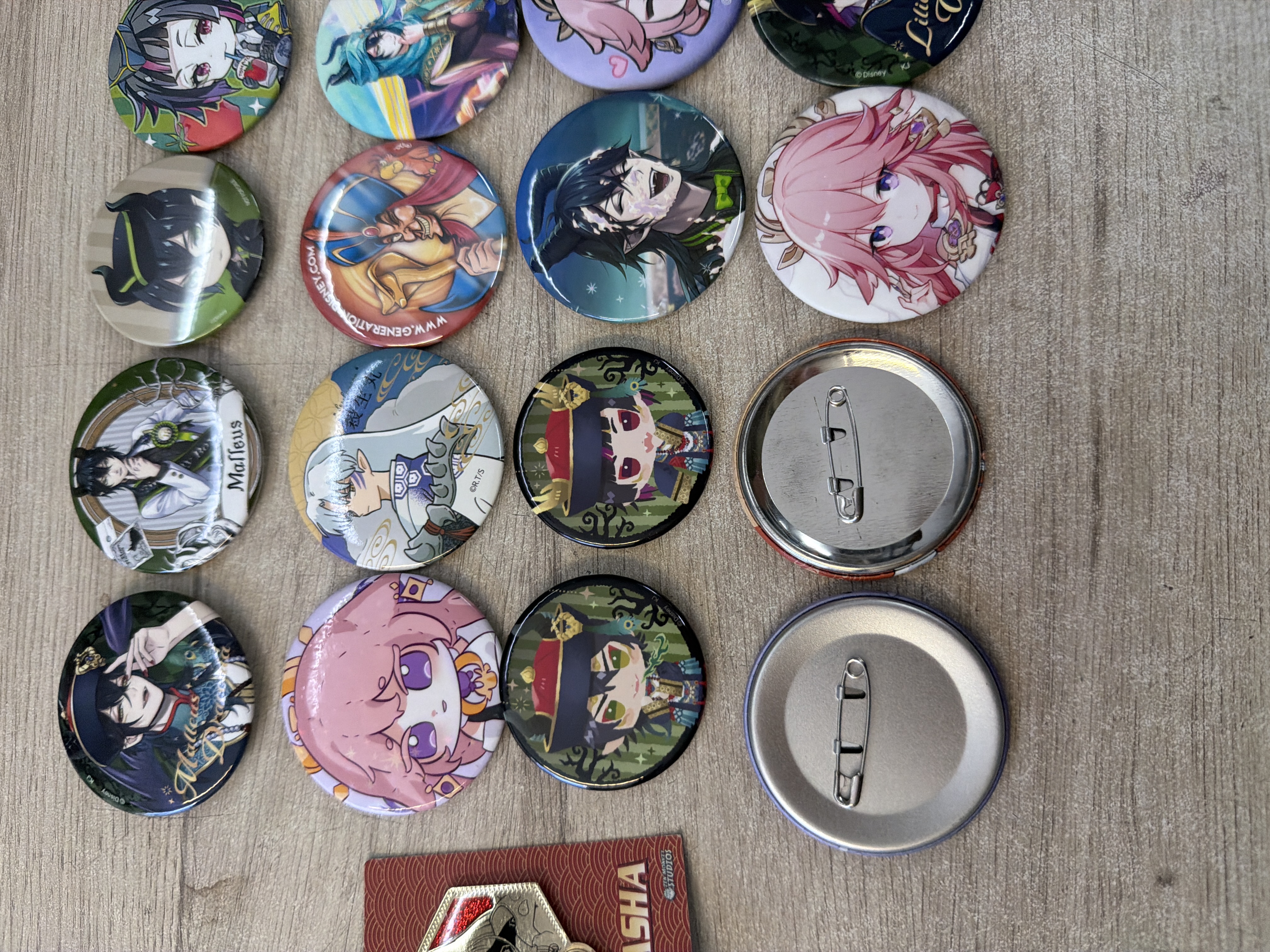 Lot de 17 pin's manga animé assortis — photo 2