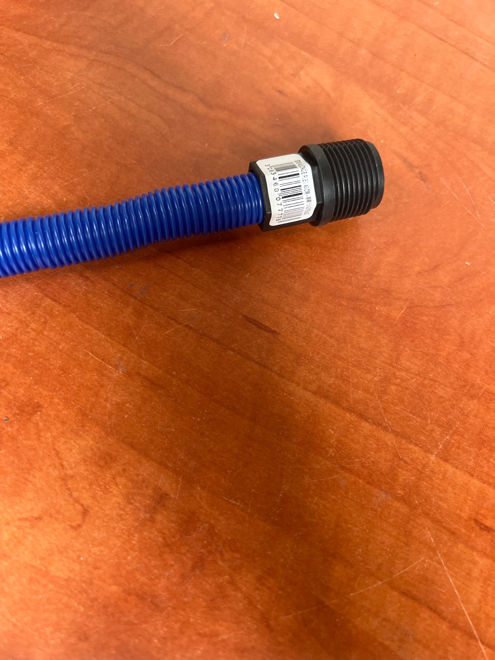 Tuyau flexible annelé bleu avec embout mâle fileté en plastique — photo 2