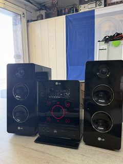 Micro-chaîne LG FA162 lecteur CD USB avec enceintes