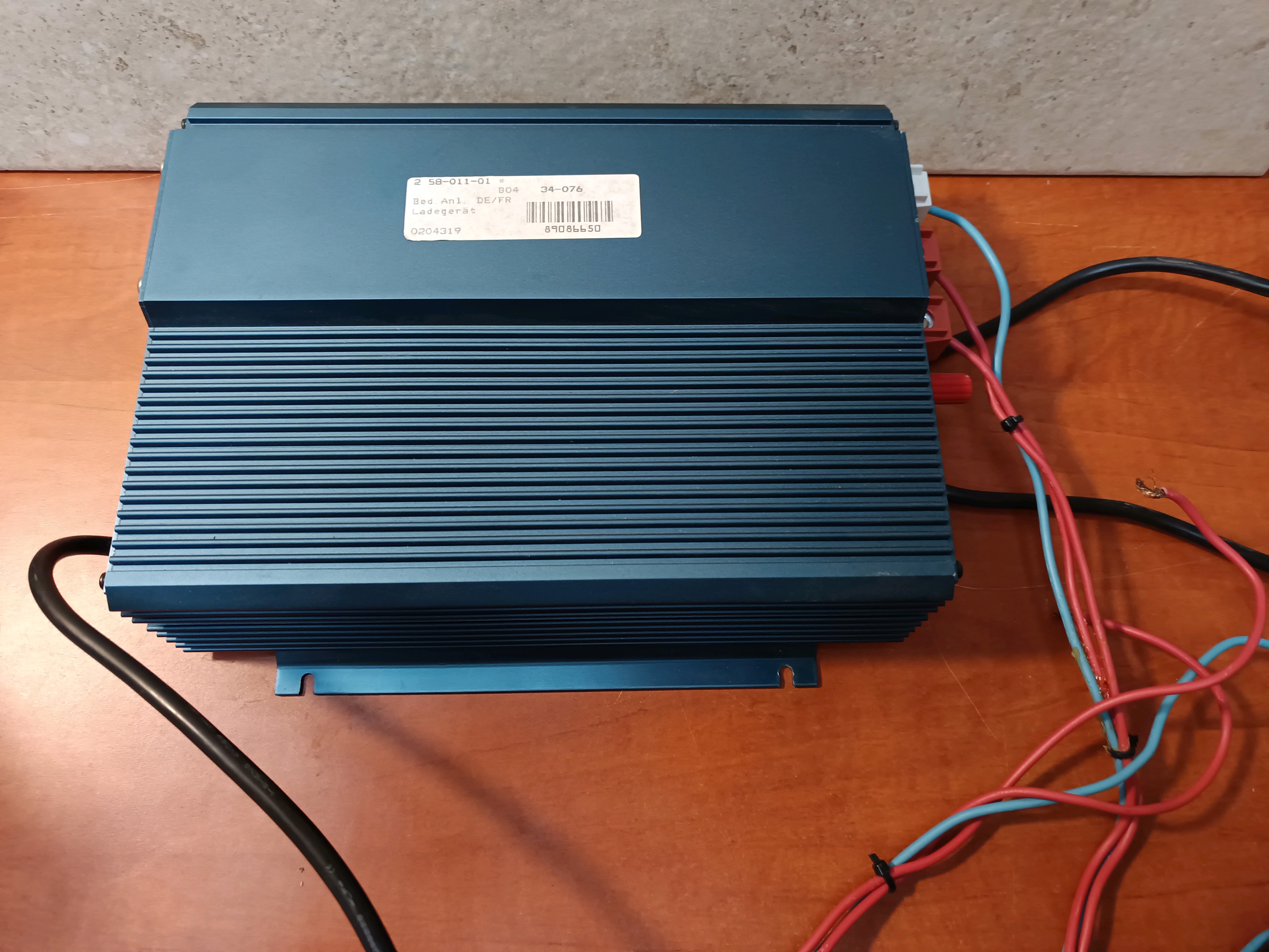 Chargeur de batterie WT-1225TC 25 A