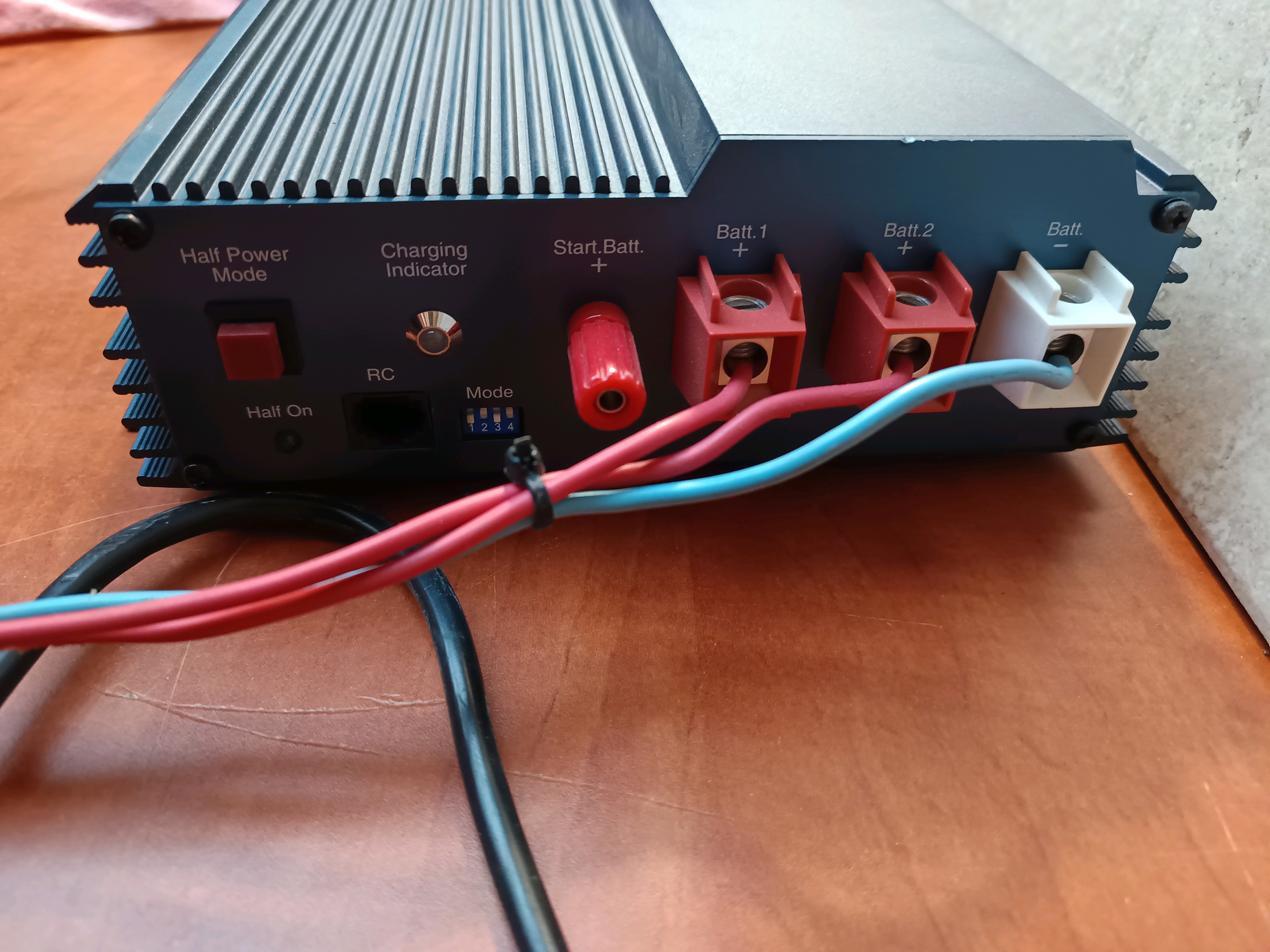 Chargeur de batterie WT-1225TC 25 A — photo 2