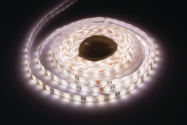 RUBAN IP65 5M 4000K 24V 10.5W/M 1000LM/M 60LED/M LARGEUR 12MM FAISCEAU 115 IRC90 SACHET INTÉGRAL