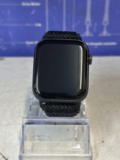 Apple Watch SE 44 mm noire