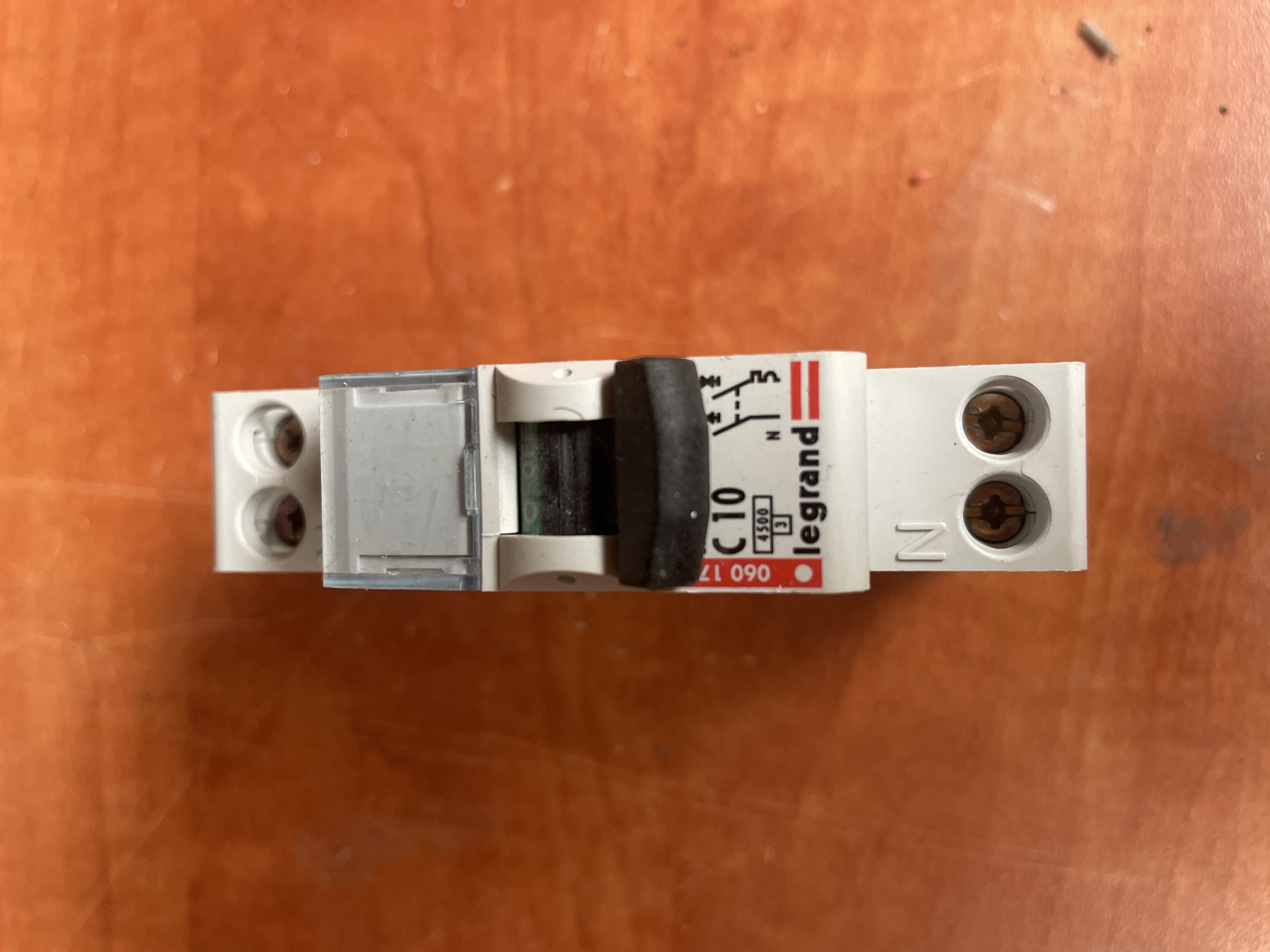 Disjoncteur Legrand C10 1P+N — photo 2