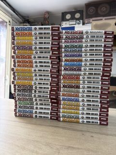 Berserk lot complet tomes 1 à 42 Glénat