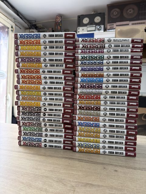 Berserk lot complet tomes 1 à 42 Glénat