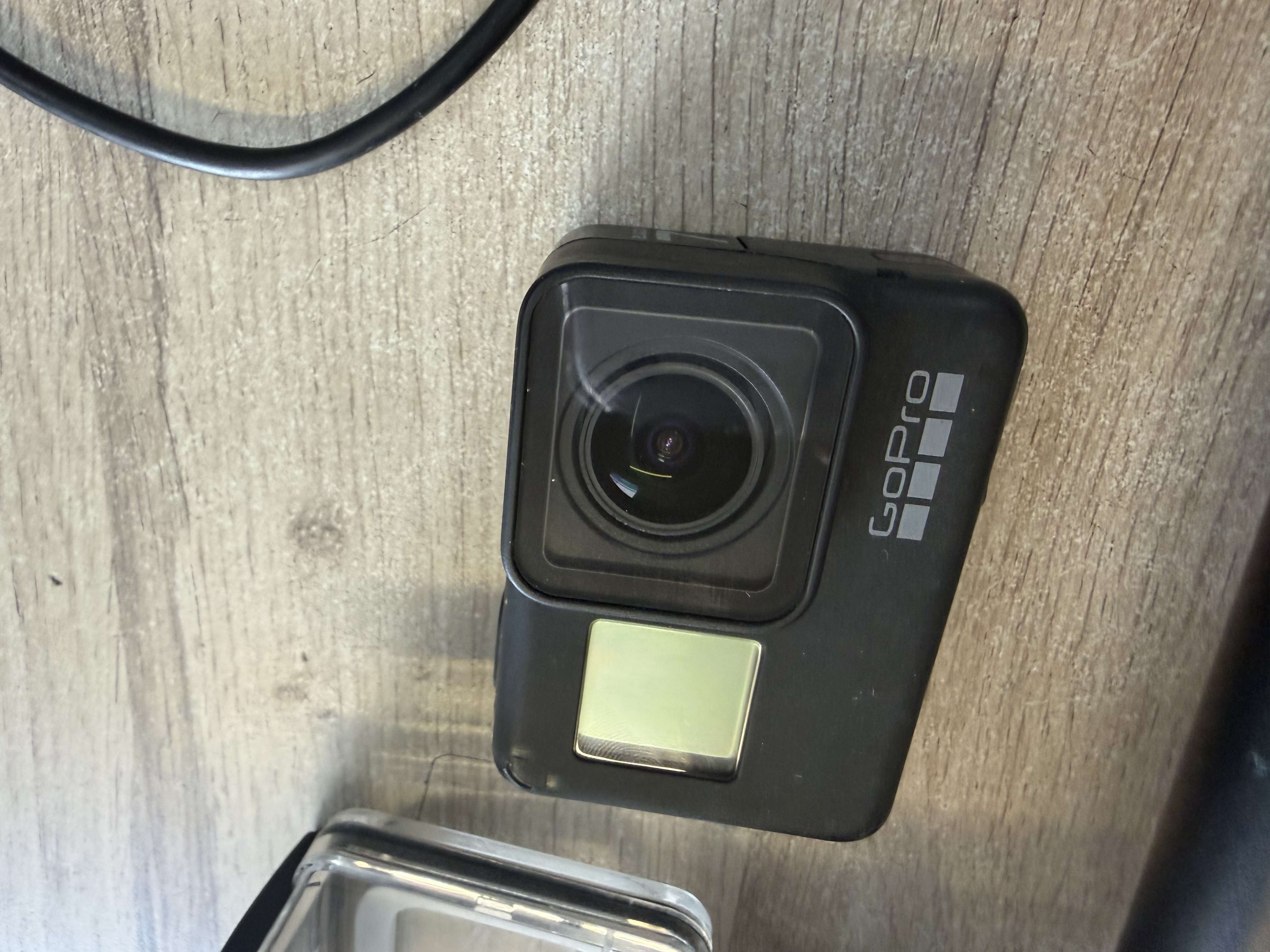 GoPro Hero 7 Black avec perche, boîtier étanche et microSD 128 Go