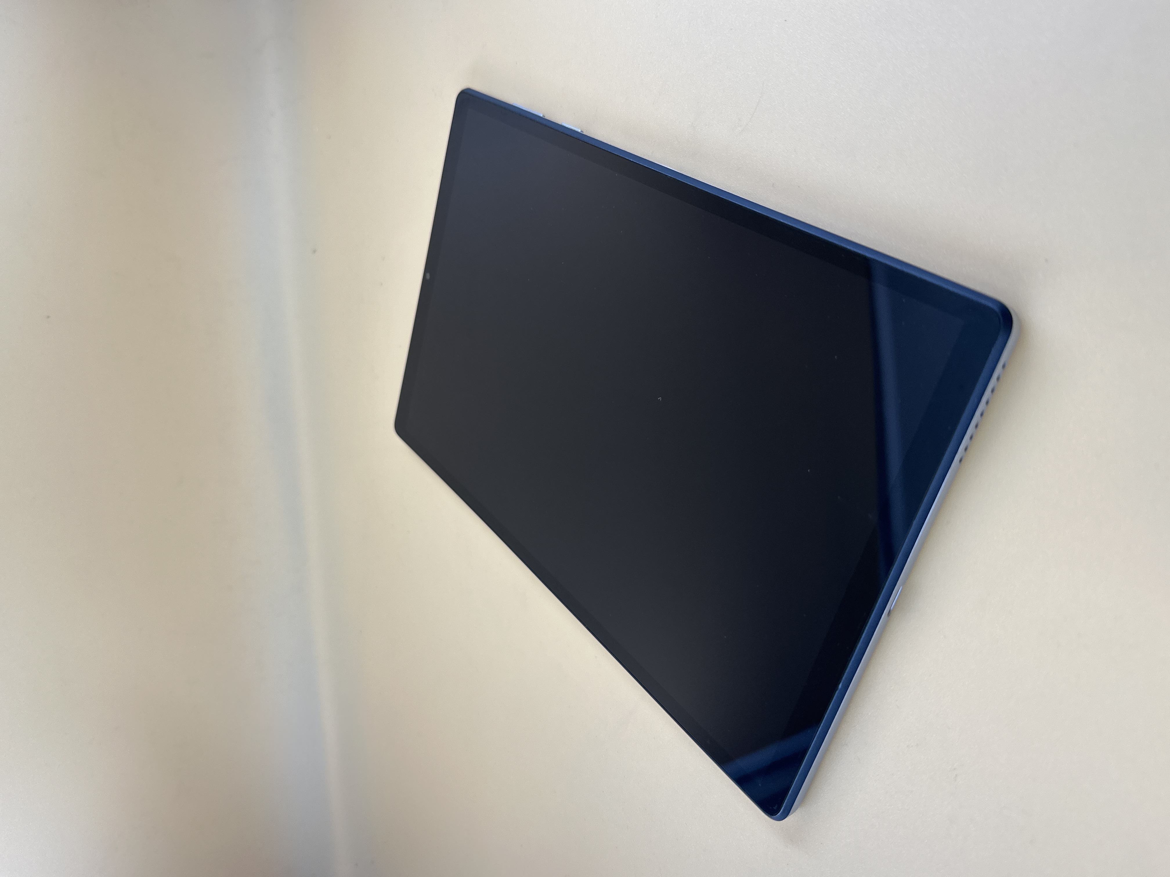 Tablette Lenovo Tab M10 FHD Plus 10,3" TB-X606F — photo 2