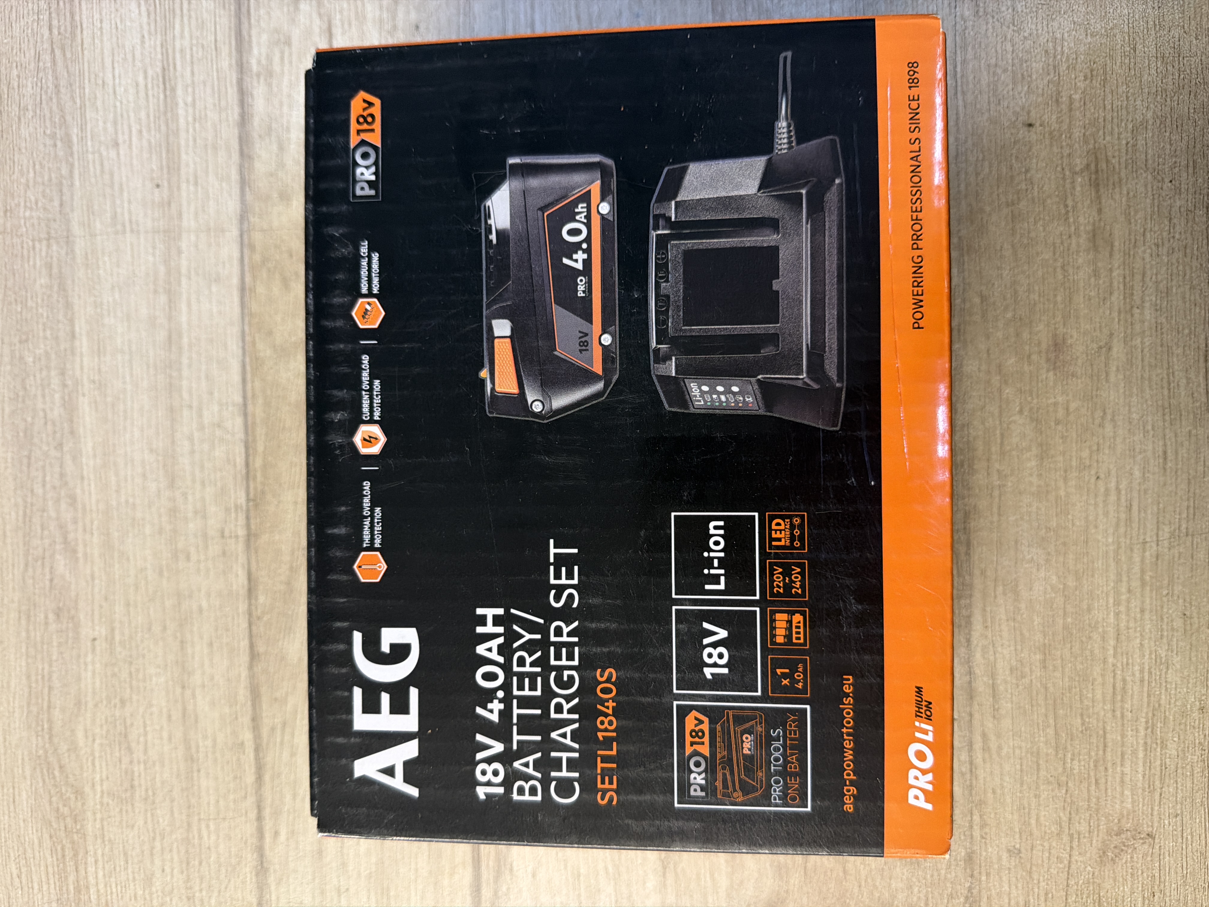 AEG SETL1860S pack batterie 18V 4.0Ah et chargeur