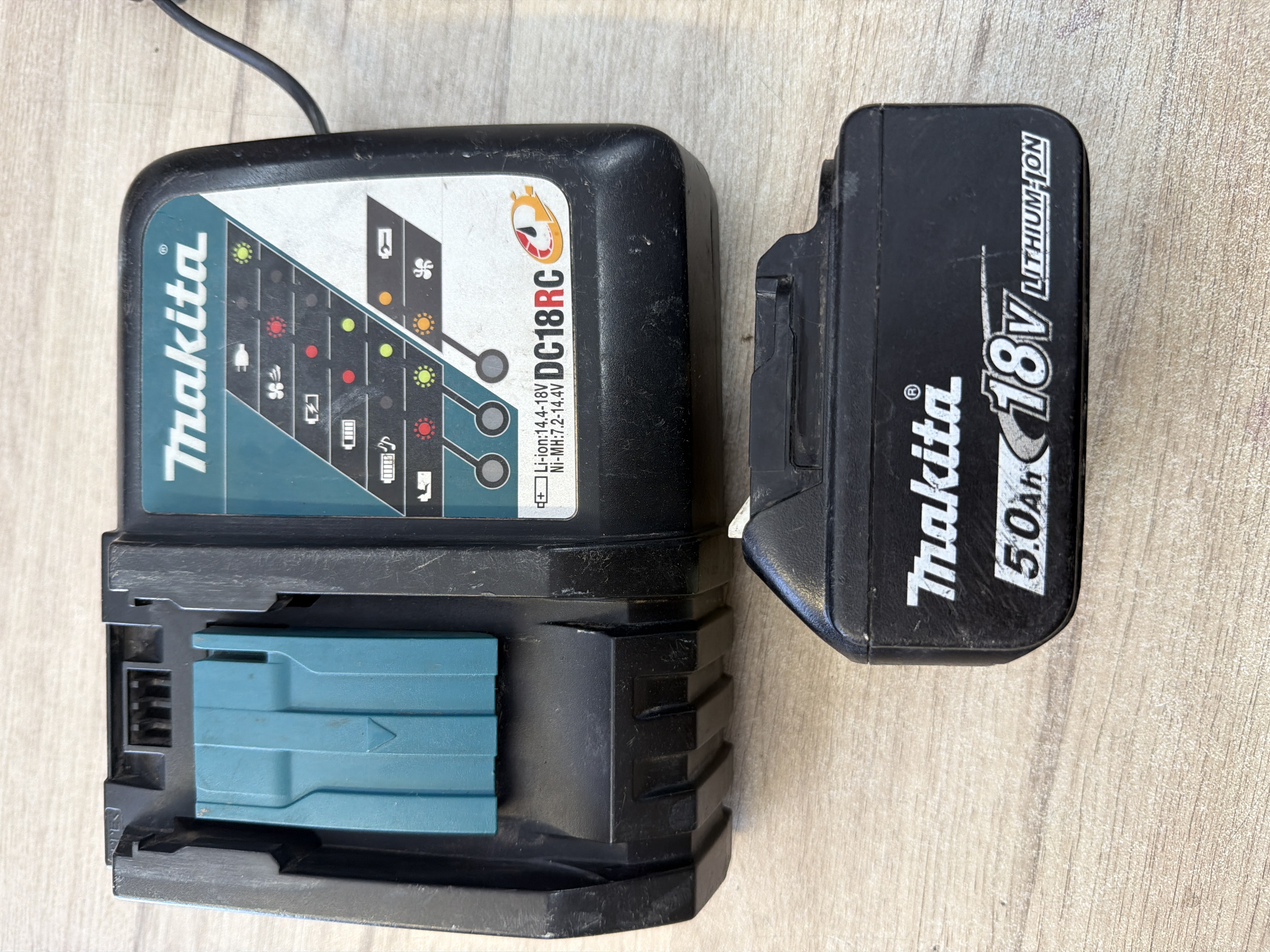 Chargeur Makita DC18RC avec batterie 18V 5,0 Ah — photo 3