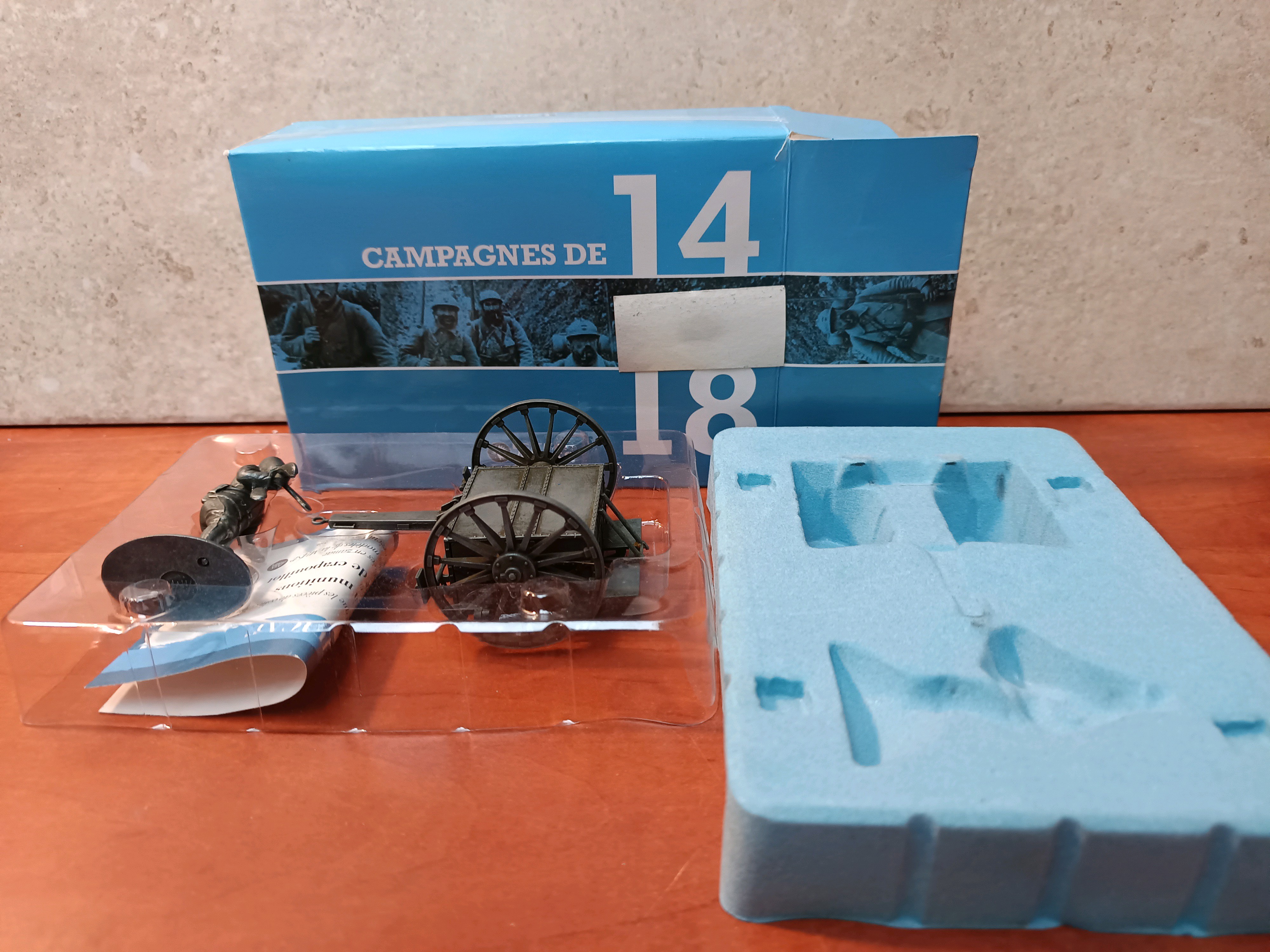 Campagnes de 14-18 – figurine militaire avec chariot