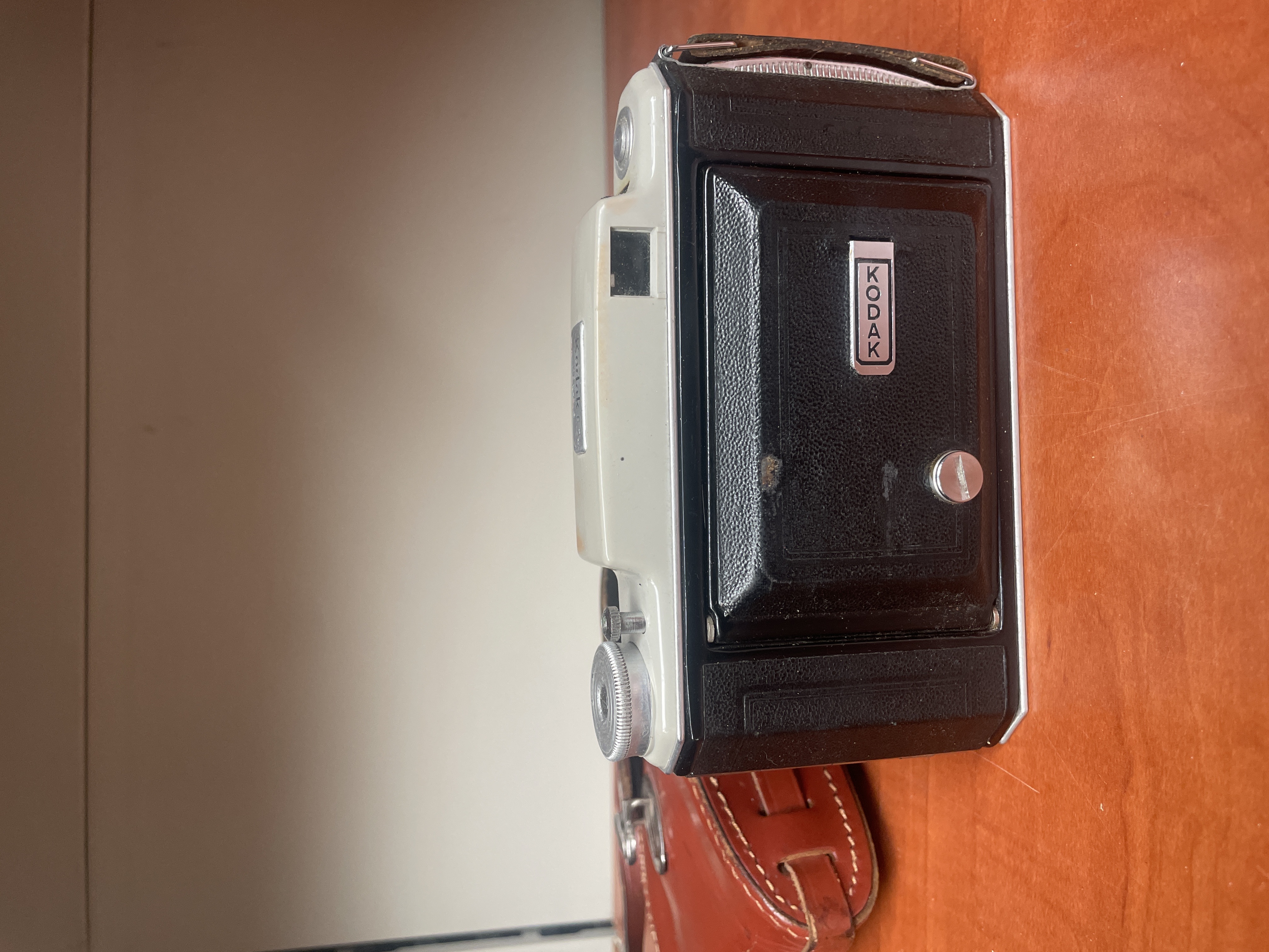 Appareil photo ancien Kodak avec étui cuir