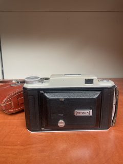 Appareil photo ancien Kodak avec étui cuir