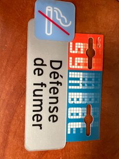 Panneau signalétique « Défense de fumer » avec pictogramme d’interdiction de fumer