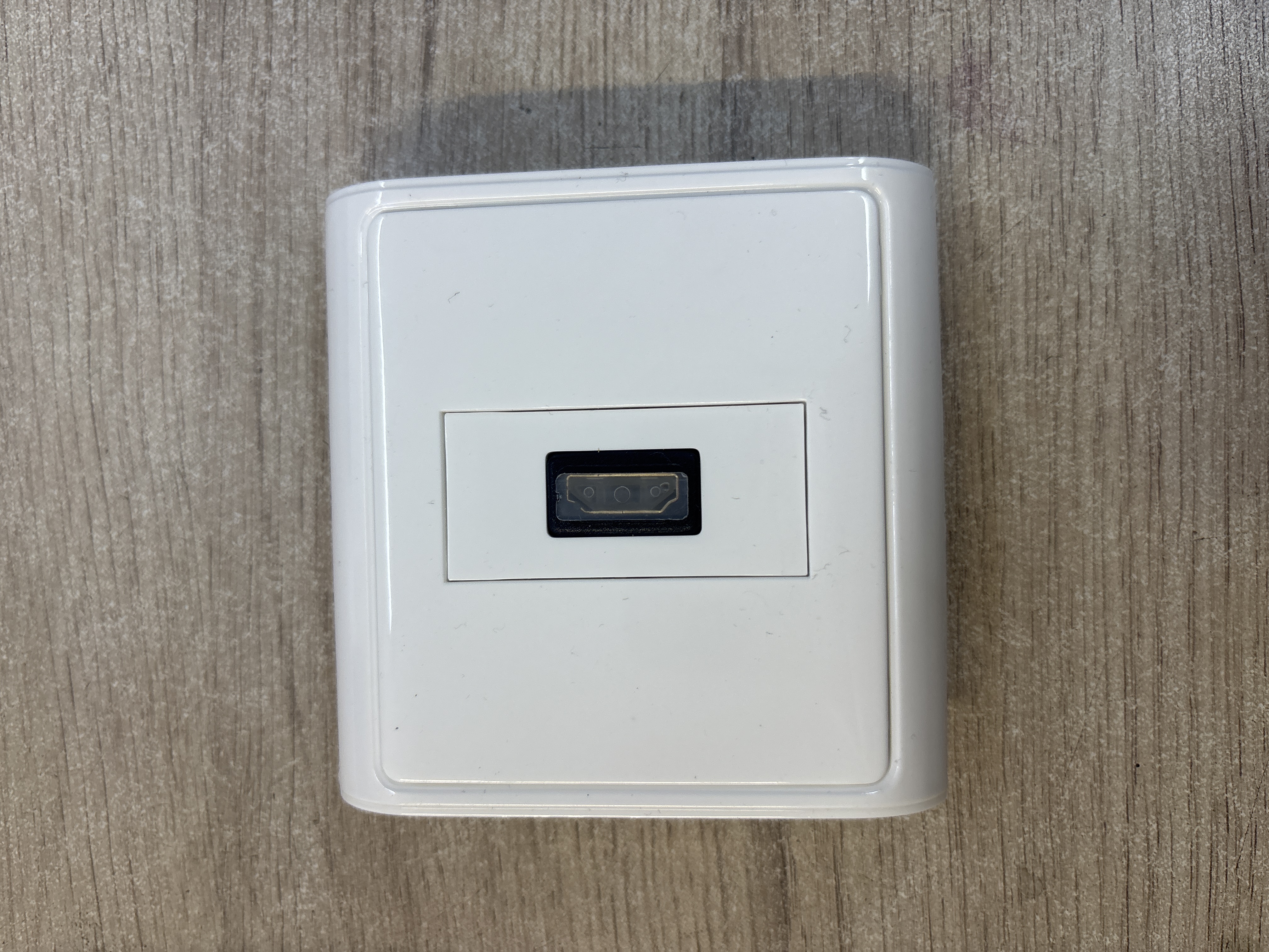 Prise murale HDMI