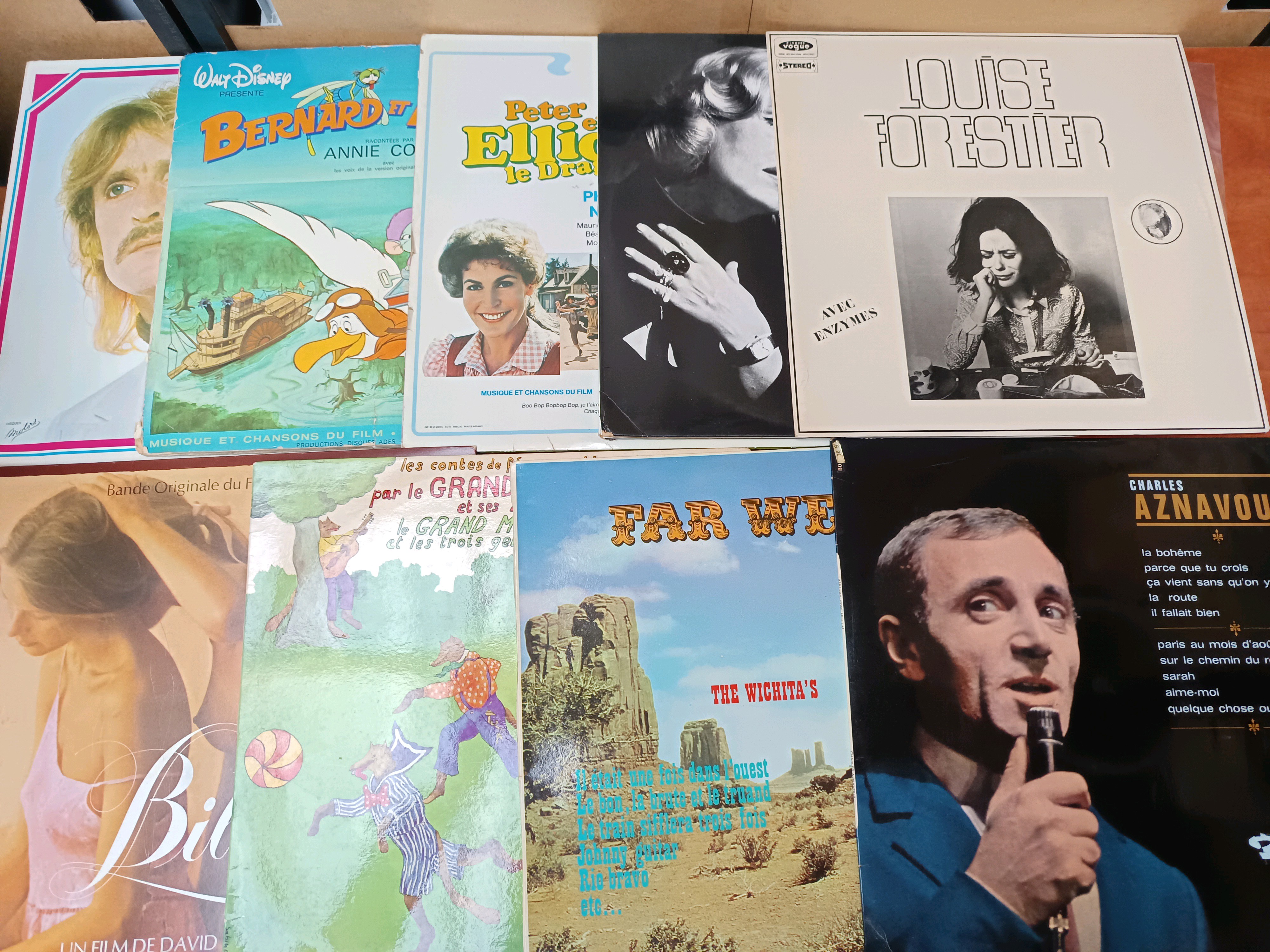 Vinyles 33T variés (Disney: Bernard et Bianca, Peter et Elliott le Dragon, BO Bilitis, Far West)