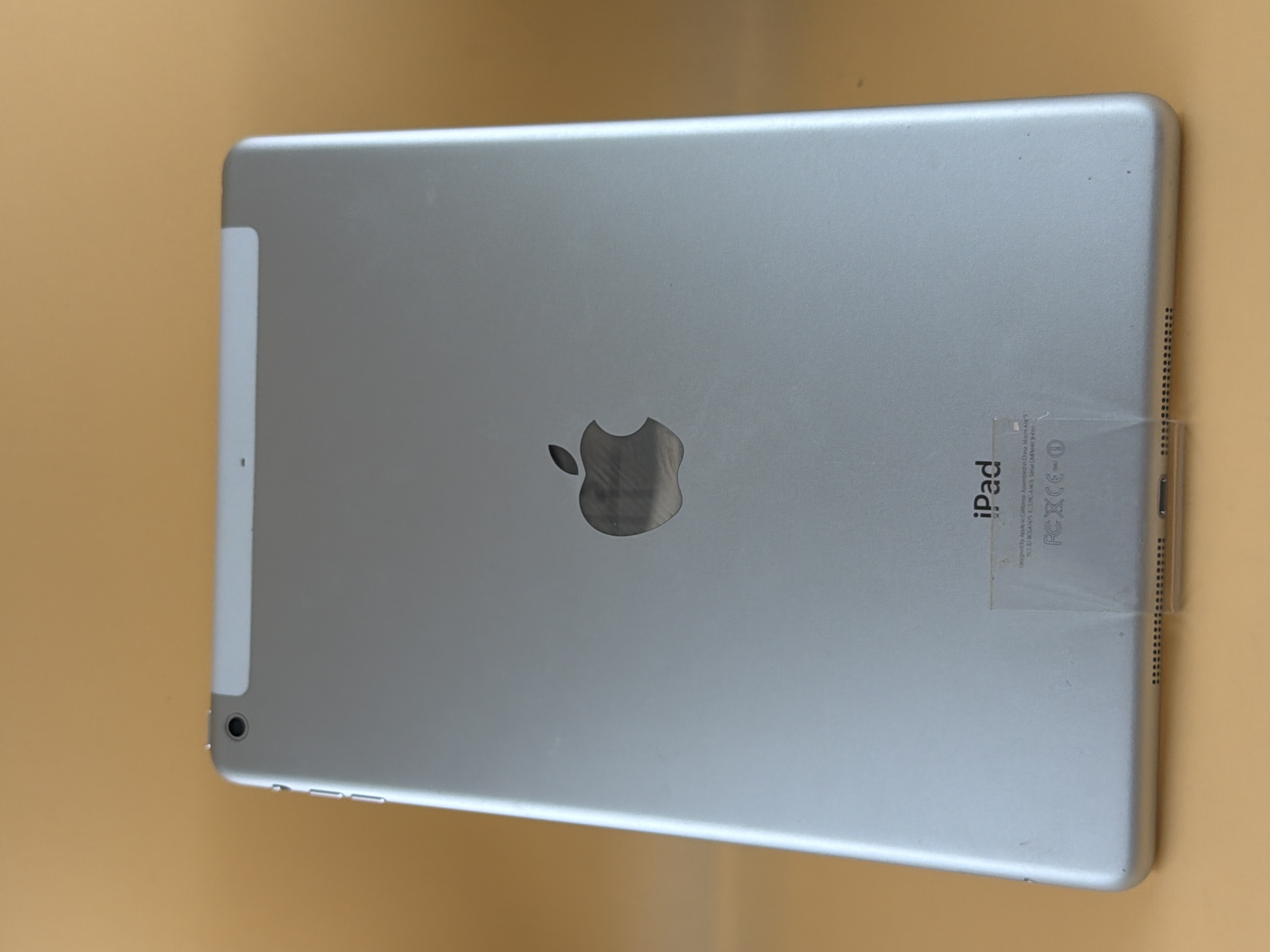 Apple iPad Air 16 Go Wi‑Fi + Cellular argent 9,7"