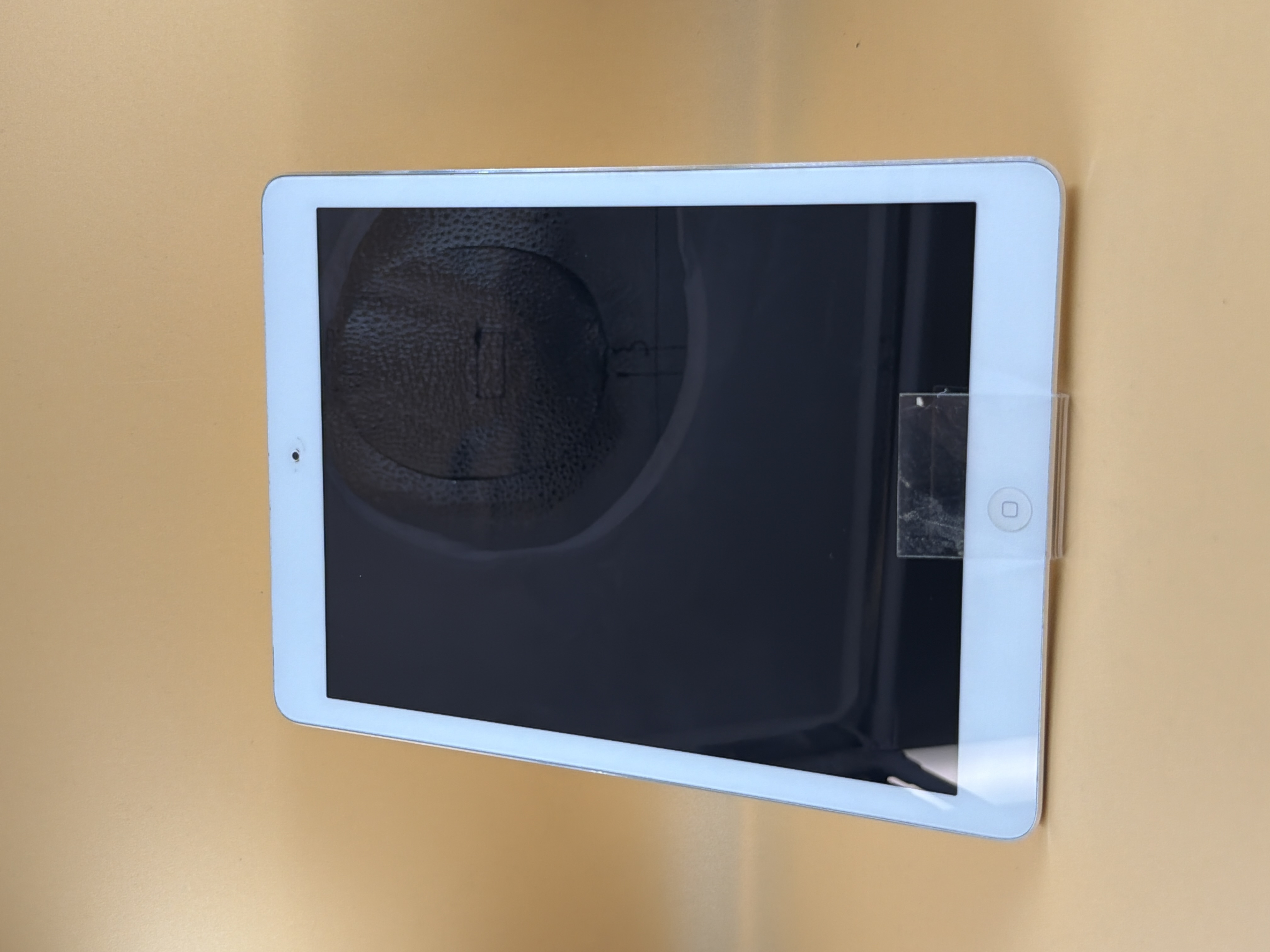 Apple iPad Air 16 Go Wi‑Fi + Cellular argent 9,7" — photo 2