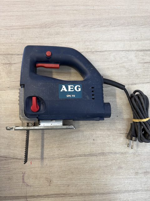 Scie sauteuse filaire AEG SPE 70