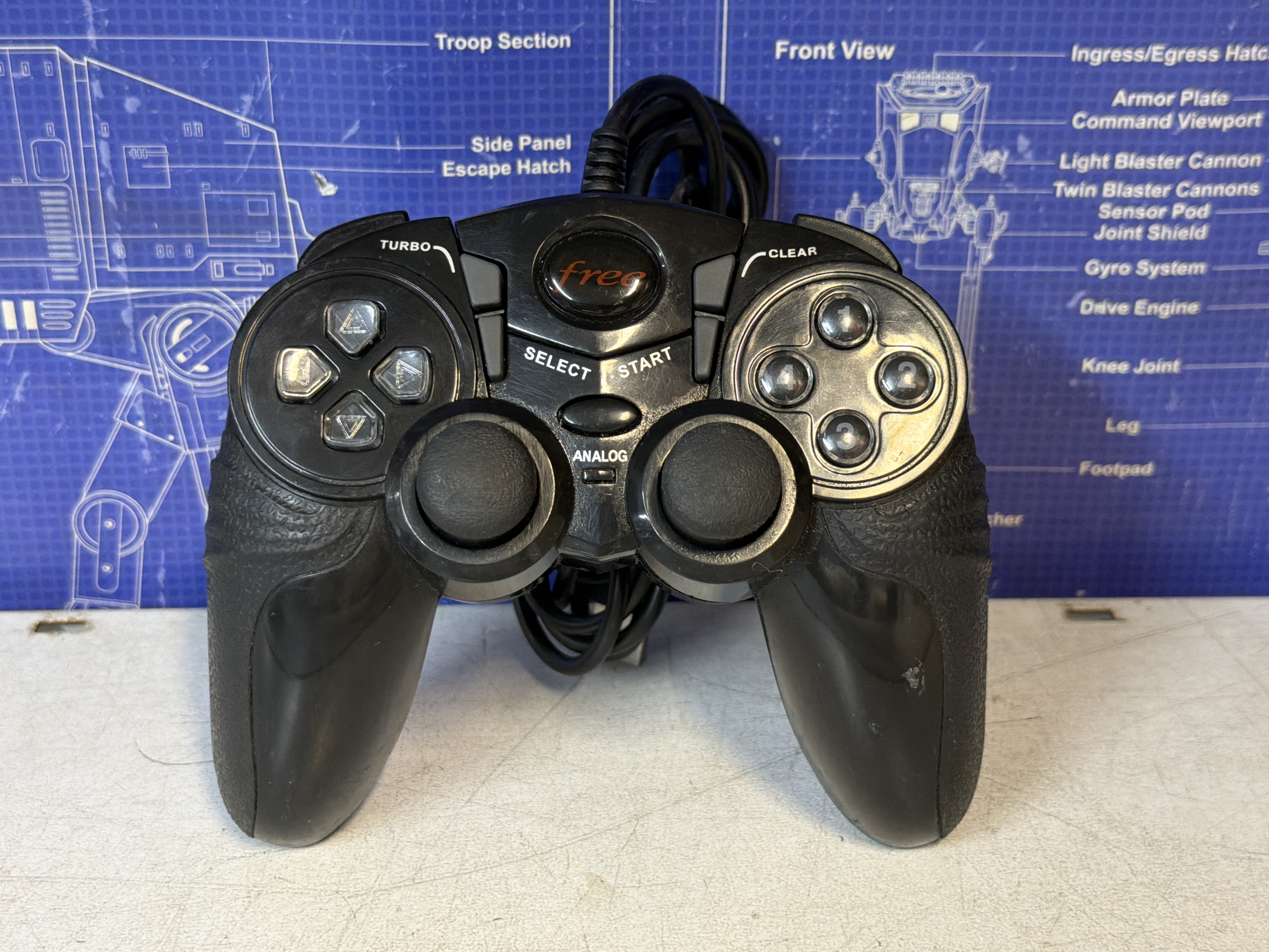 Manette filaire Freq avec double joystick analogique